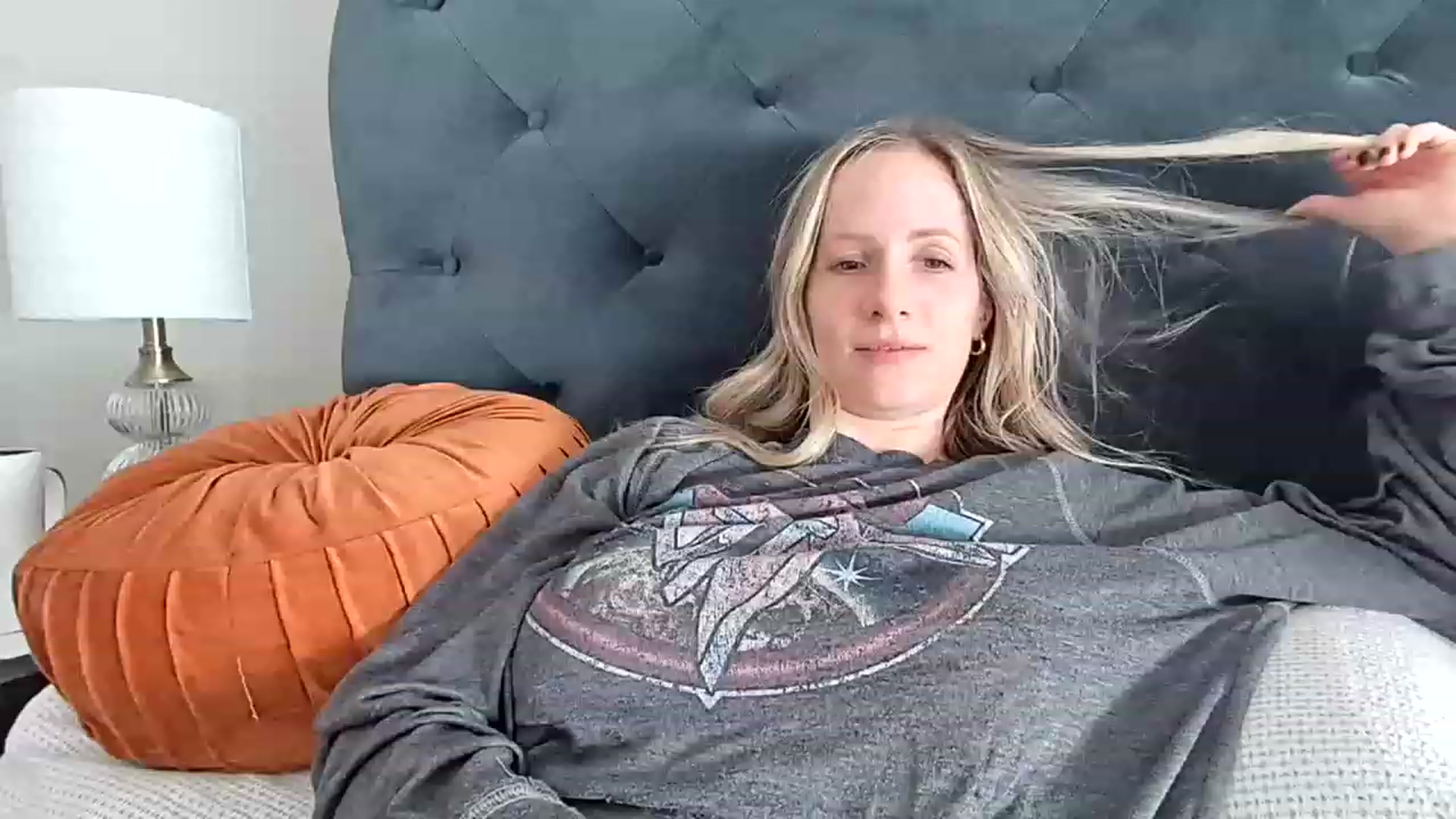 Gallery image thumbnail from Lucylux1's myfreecams stream on, 11/28/2022, 19:19 image 18 of 20