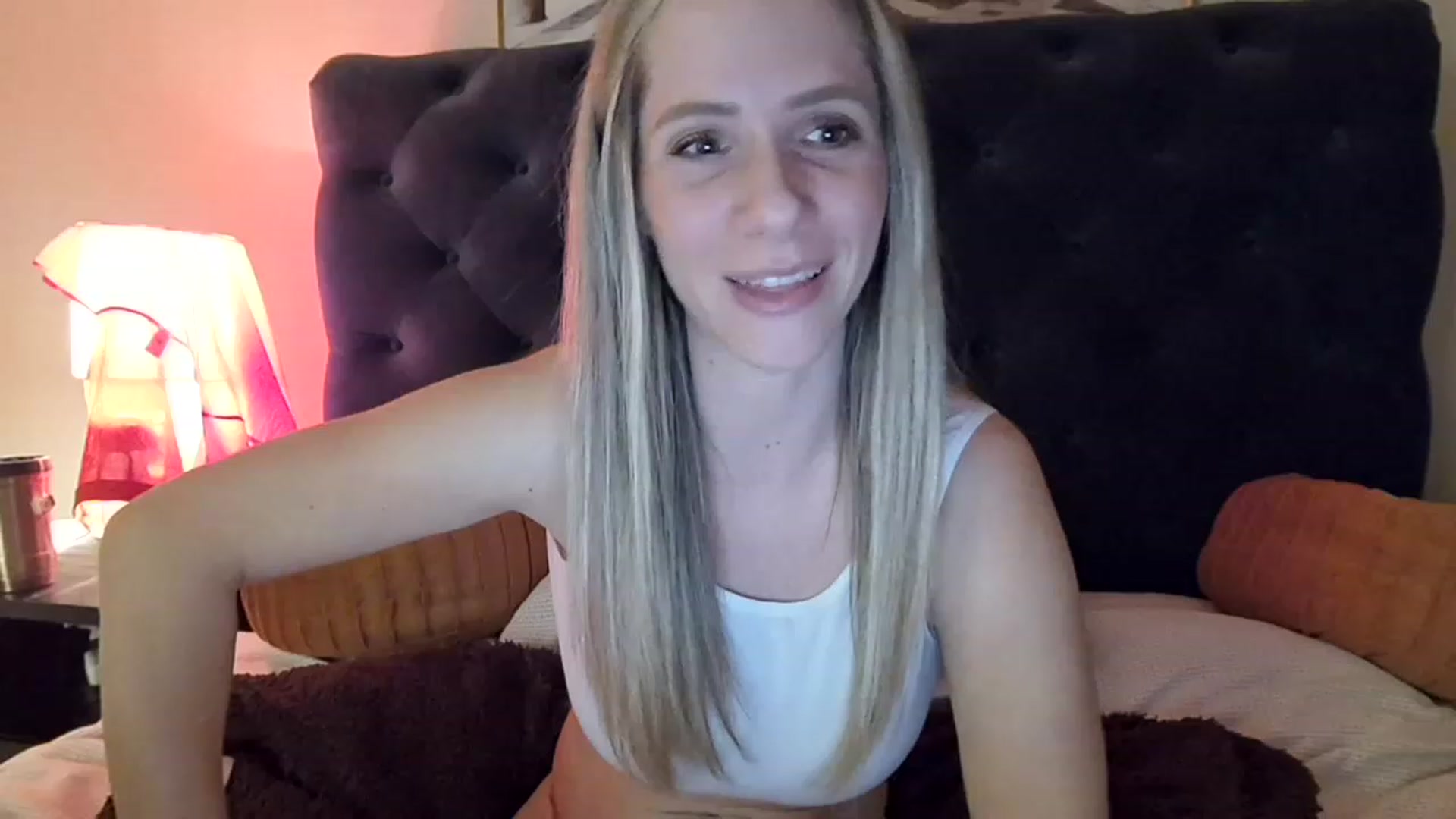 Gallery image thumbnail from Lucylux1's myfreecams stream on, 12/06/2022, 03:56 image 17 of 20