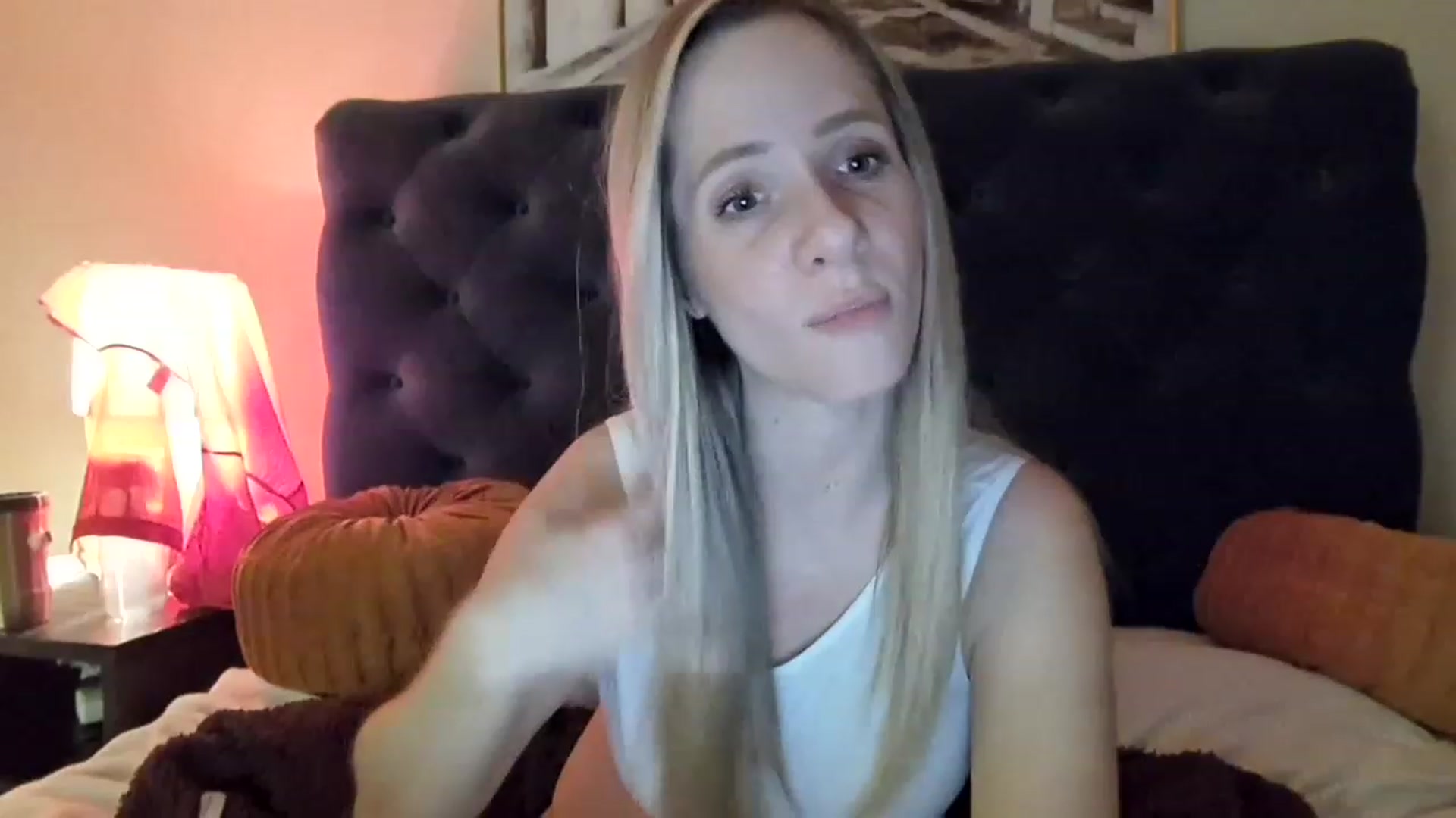 Gallery image thumbnail from Lucylux1's myfreecams stream on, 12/06/2022, 03:56 image 19 of 20