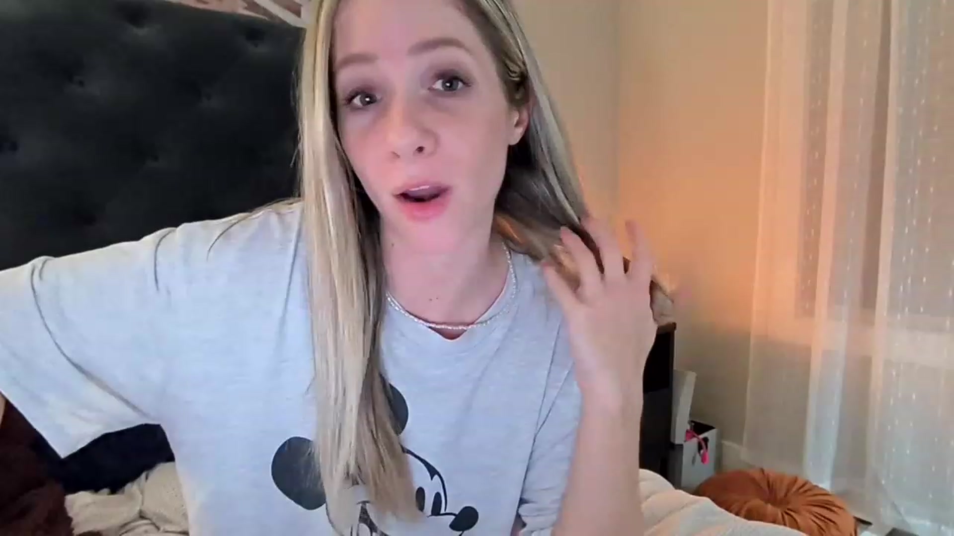 Gallery image thumbnail from Lucylux1's myfreecams stream on, 12/07/2022, 04:01 image 18 of 20