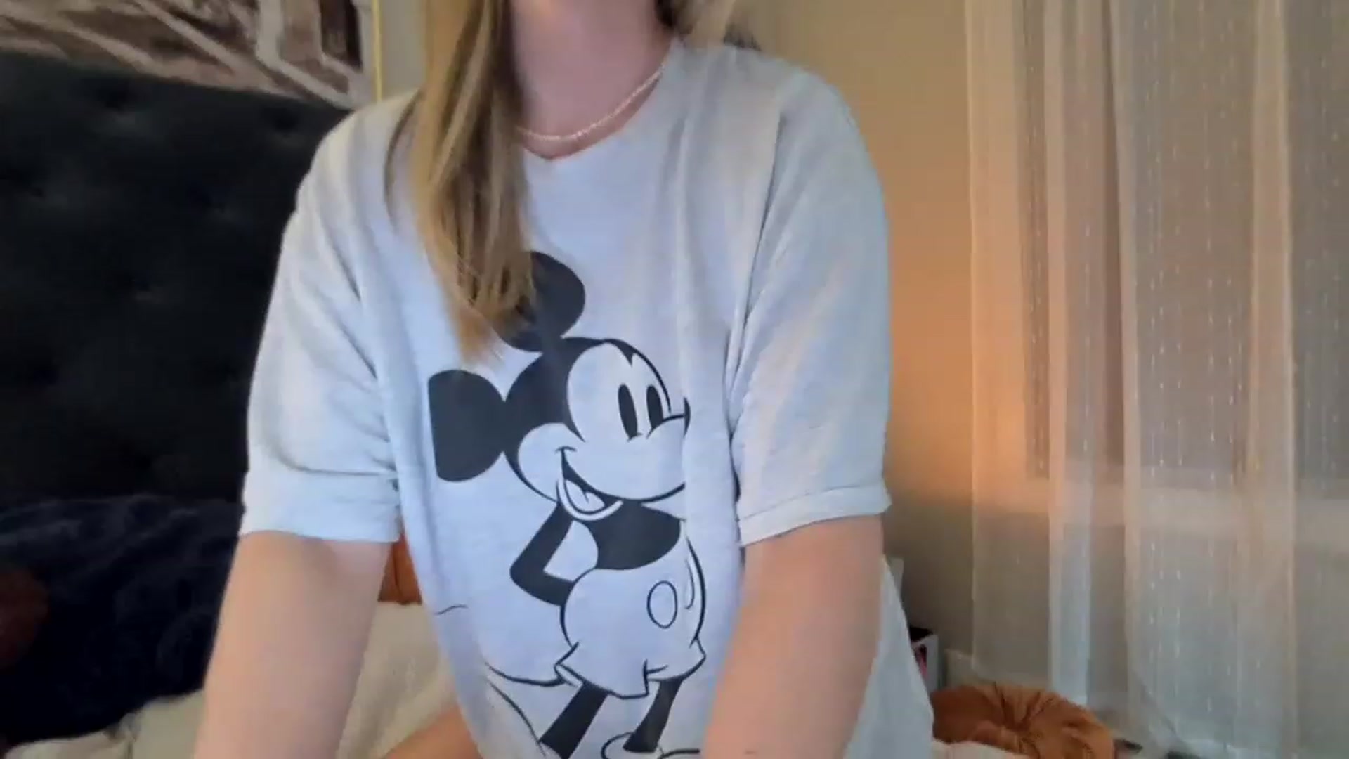 Gallery image thumbnail from Lucylux1's myfreecams stream on, 12/07/2022, 04:01 image 19 of 20