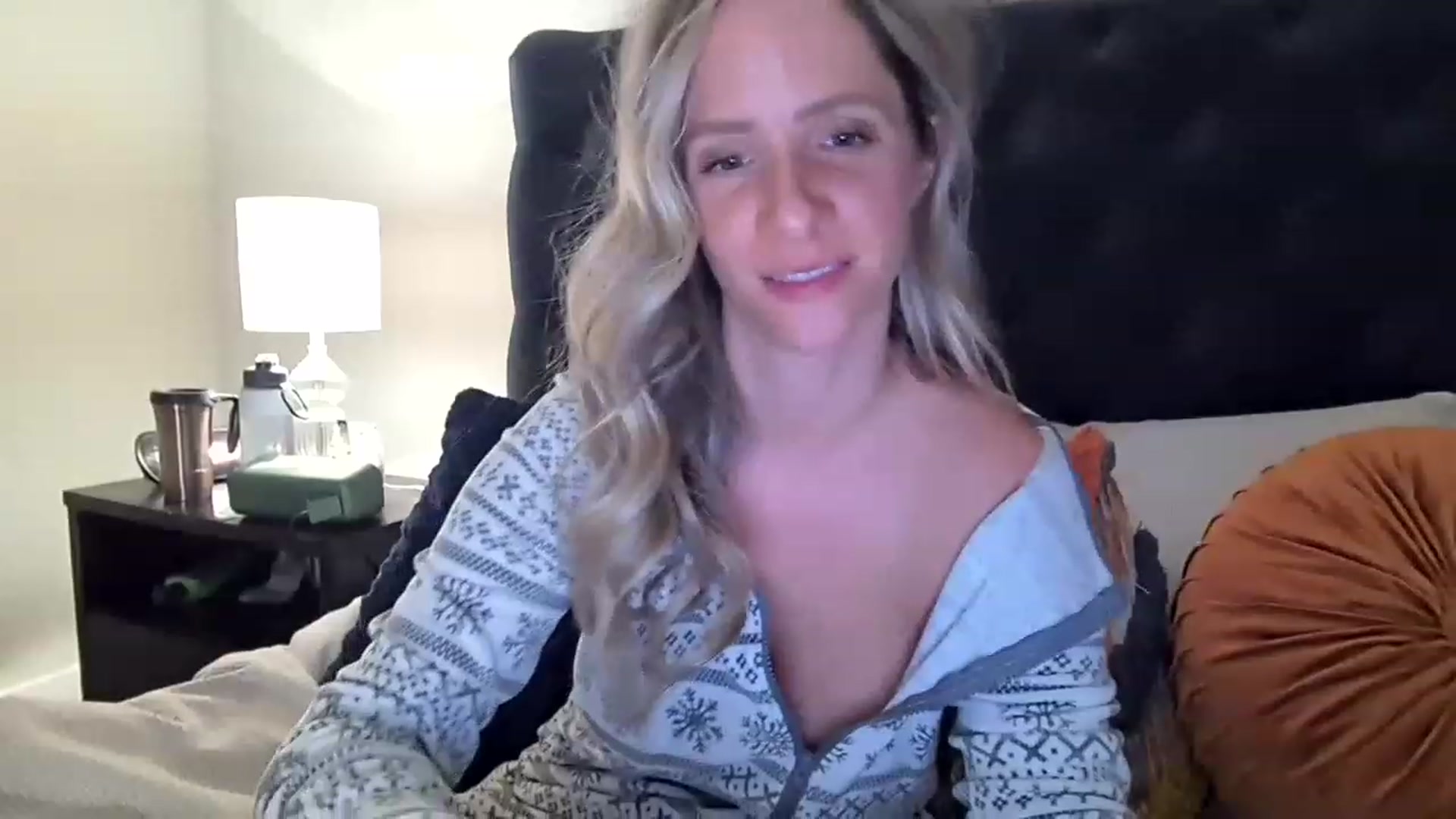 Gallery image thumbnail from Lucylux1's myfreecams stream on, 12/21/2022, 24:47 image 9 of 20