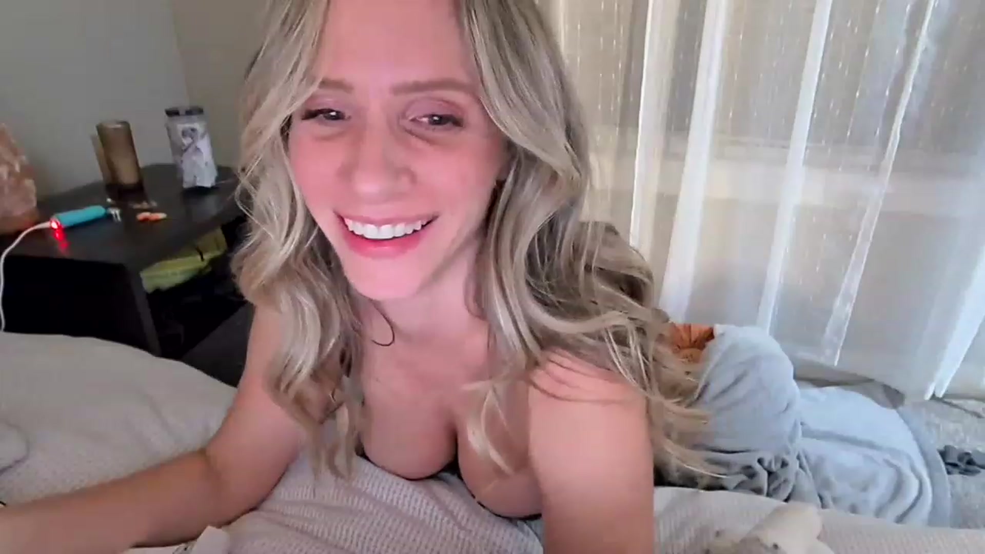 Gallery image thumbnail from Lucylux1's myfreecams stream on, 12/26/2022, 05:27 image 11 of 20