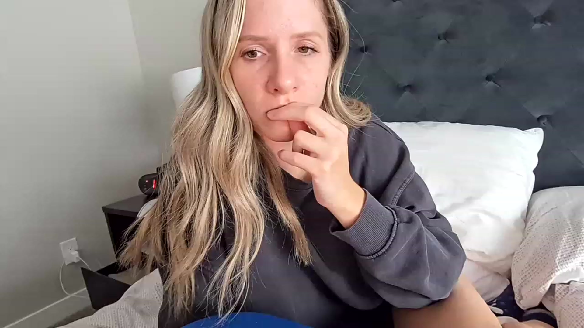 Gallery image thumbnail from Lucylux1's myfreecams stream on, 12/27/2022, 18:52 image 20 of 20