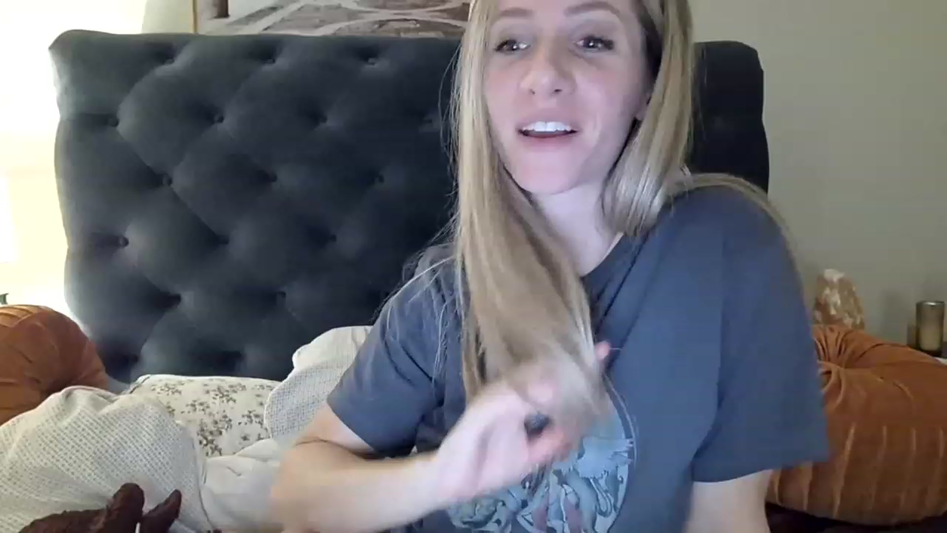 Gallery image thumbnail from Lucylux1's myfreecams stream on, 12/28/2022, 04:26 image 11 of 20