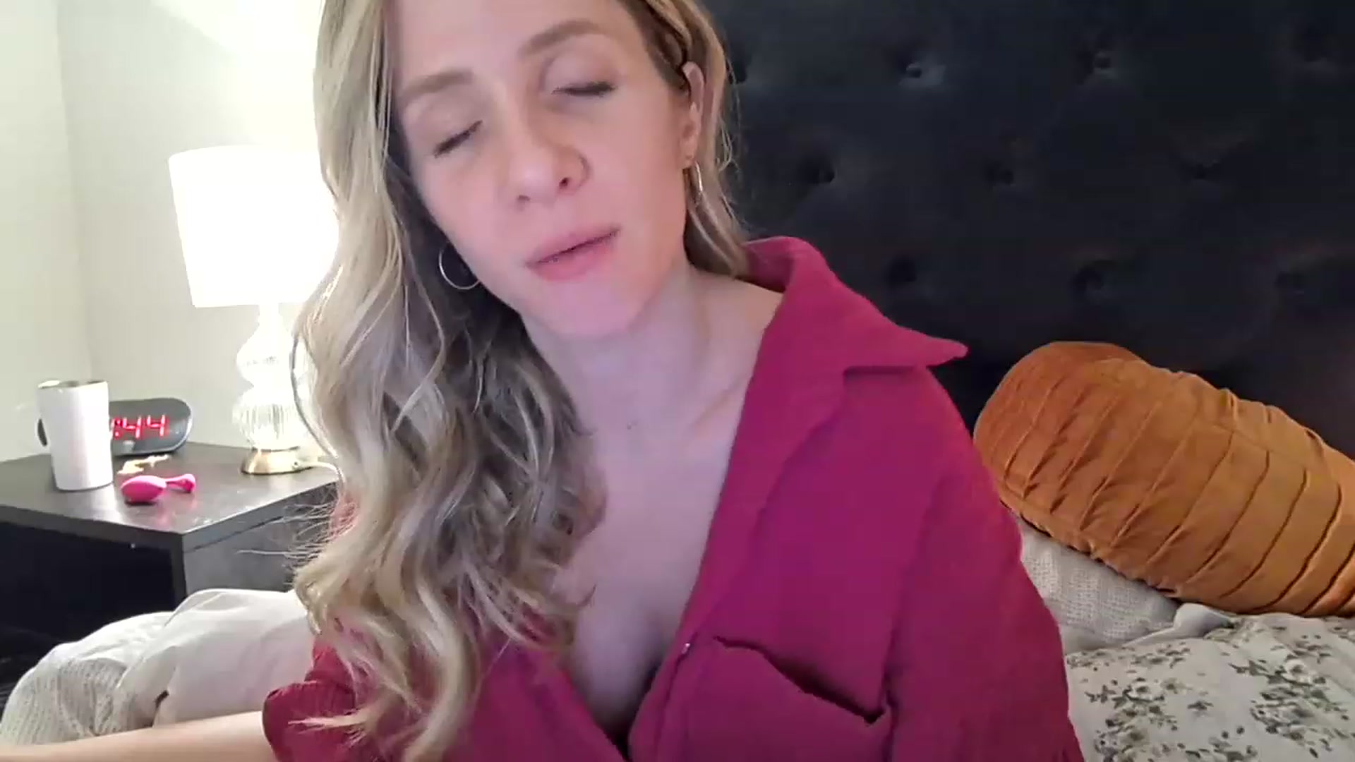 Gallery image thumbnail from Lucylux1's myfreecams stream on, 01/03/2023, 03:29 image 2 of 20