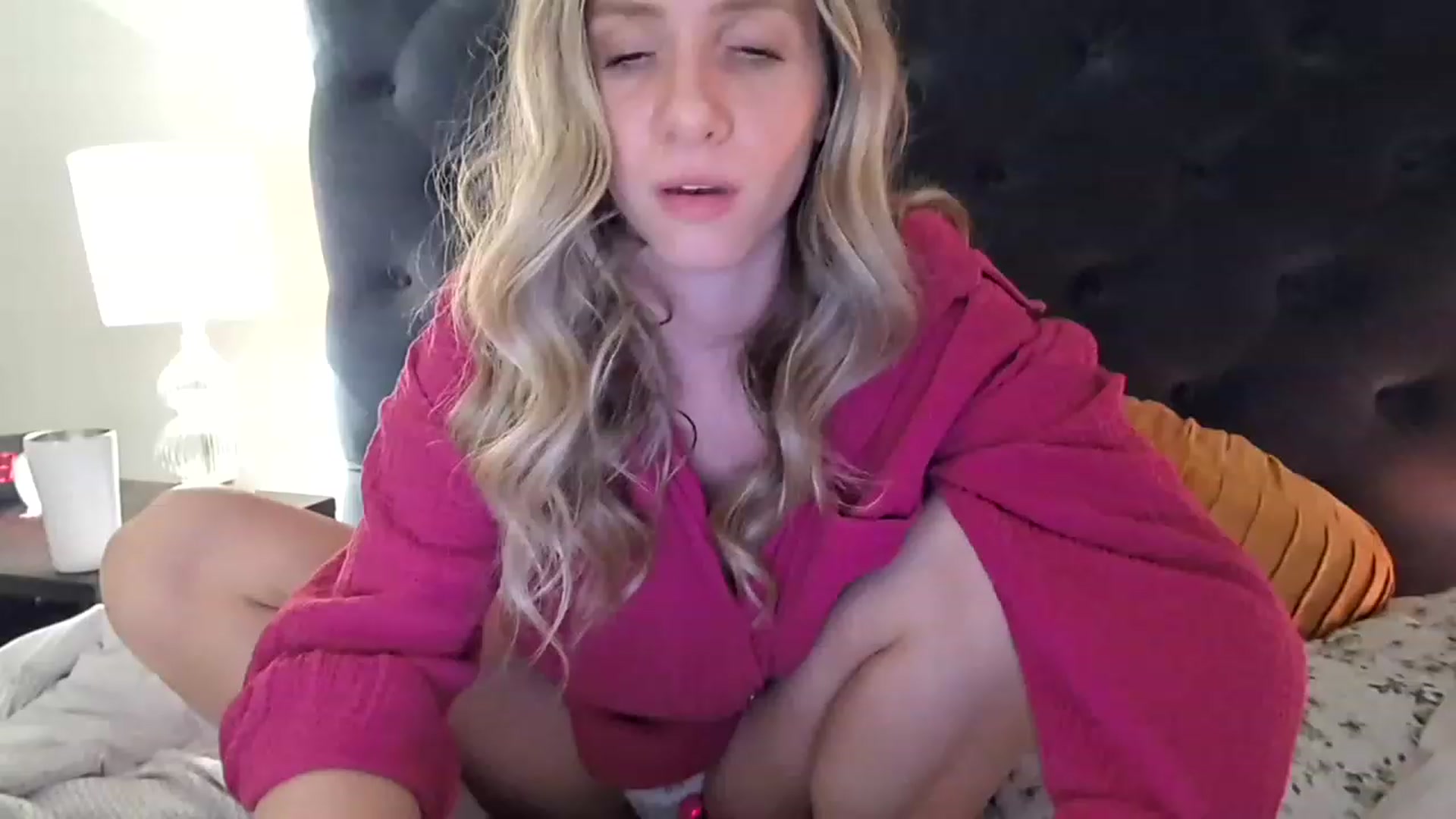 Gallery image thumbnail from Lucylux1's myfreecams stream on, 01/03/2023, 03:29 image 12 of 20
