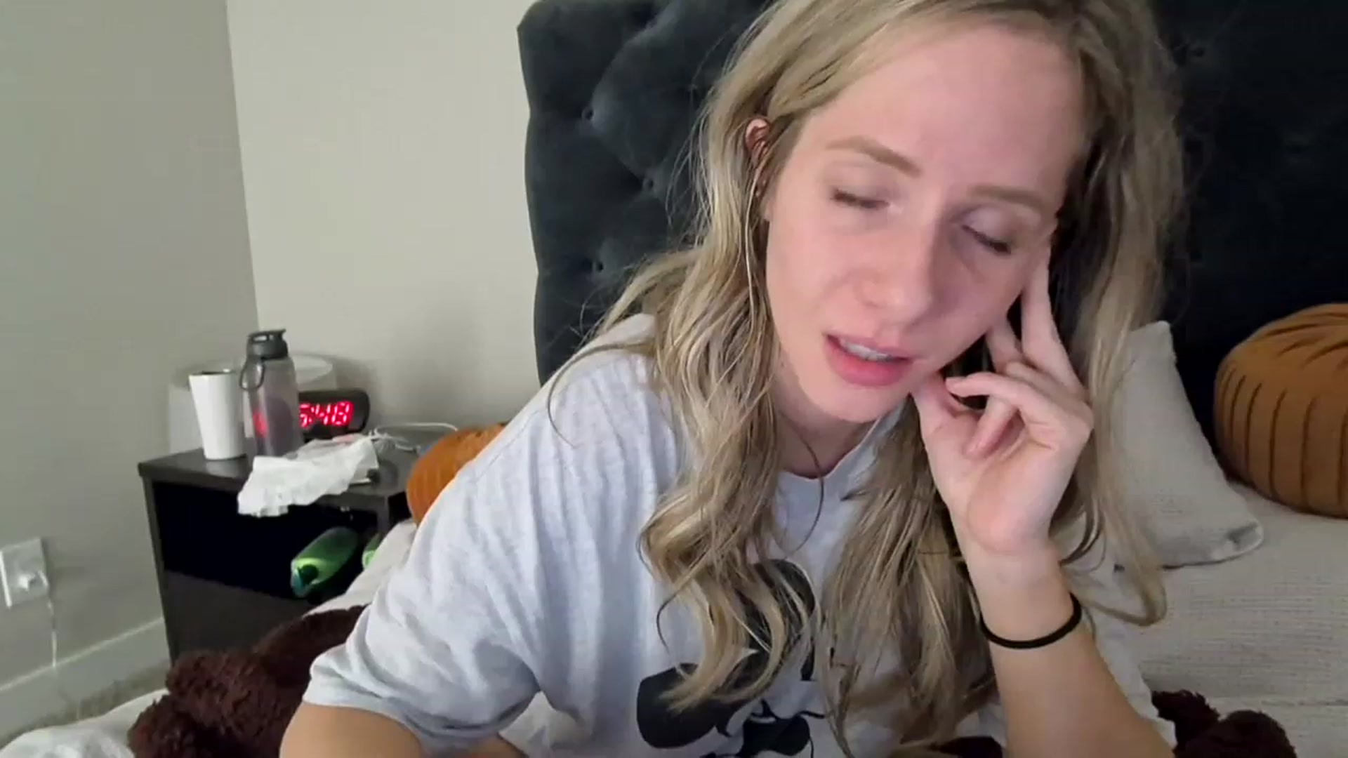 Gallery image thumbnail from Lucylux1's myfreecams stream on, 01/09/2023, 02:00 image 6 of 20