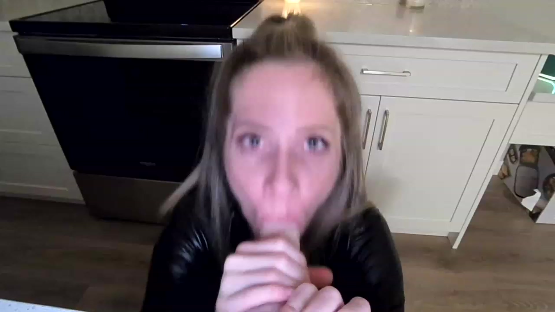 Gallery image thumbnail from Lucylux1's myfreecams stream on, 01/10/2023, 03:28 image 8 of 20