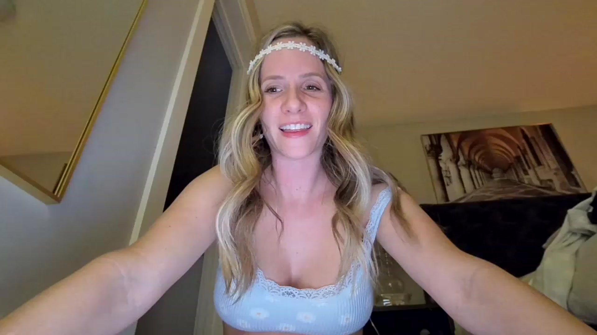 Gallery image thumbnail from Lucylux1's myfreecams stream on, 01/18/2023, 03:40 image 10 of 20