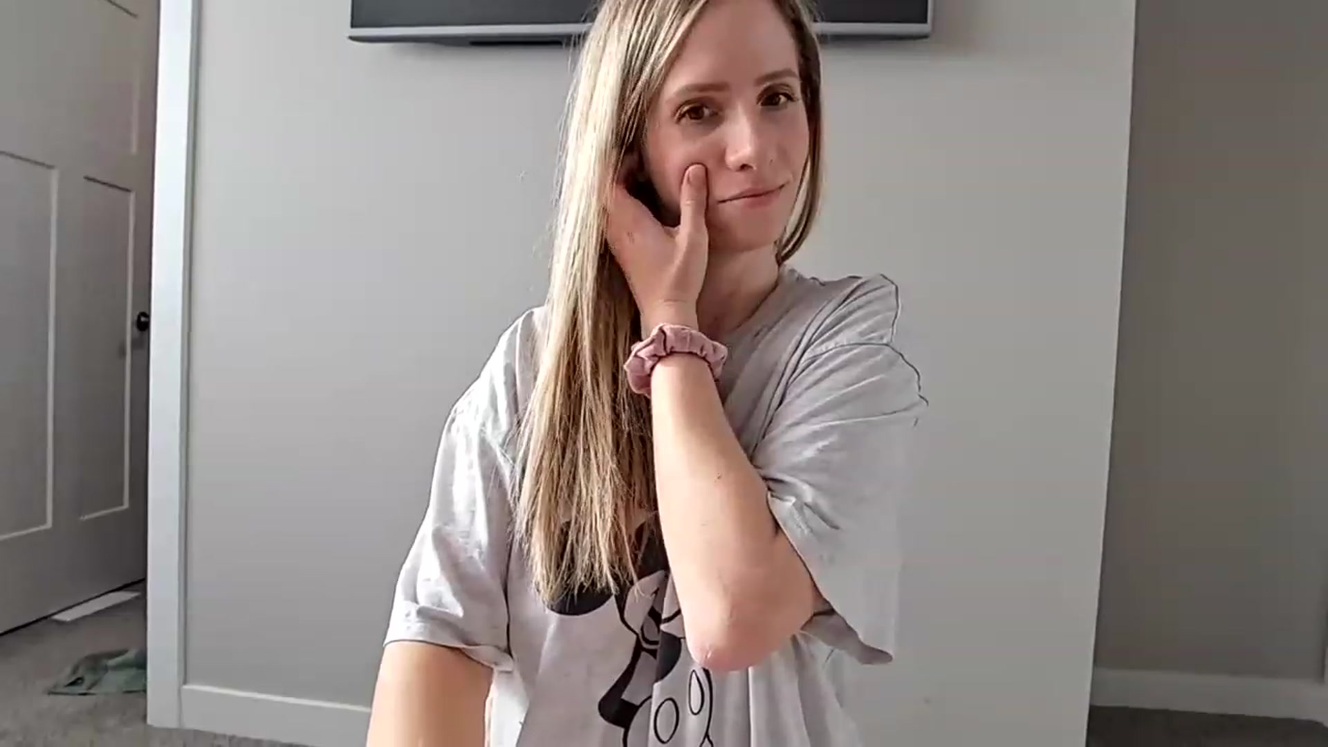 Gallery image thumbnail from Lucylux1's myfreecams stream on, 01/19/2023, 19:44 image 20 of 20