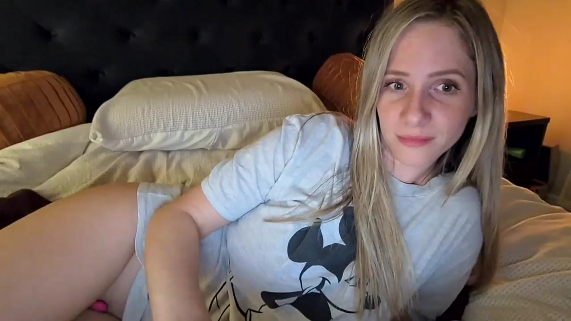 Gallery image thumbnail from Lucylux1's myfreecams stream on, 01/22/2023, 03:54 image 17 of 20