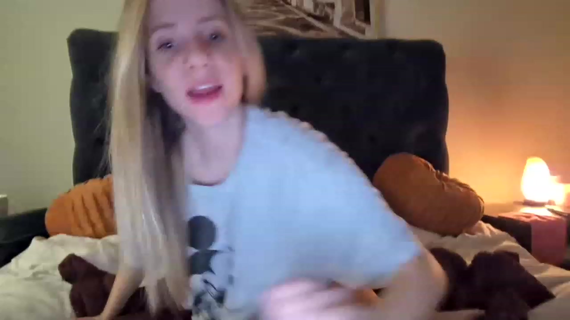Gallery image thumbnail from Lucylux1's myfreecams stream on, 01/22/2023, 03:54 image 16 of 20