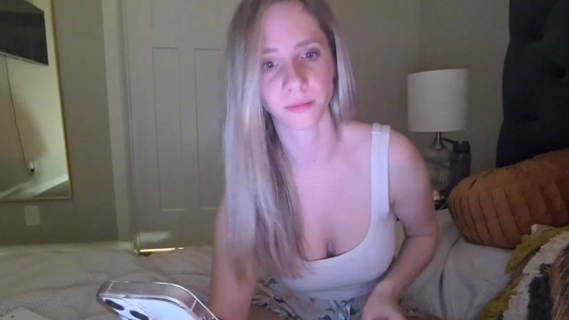 Gallery image thumbnail from Lucylux1's myfreecams stream on, 01/31/2023, 05:20 image 3 of 20