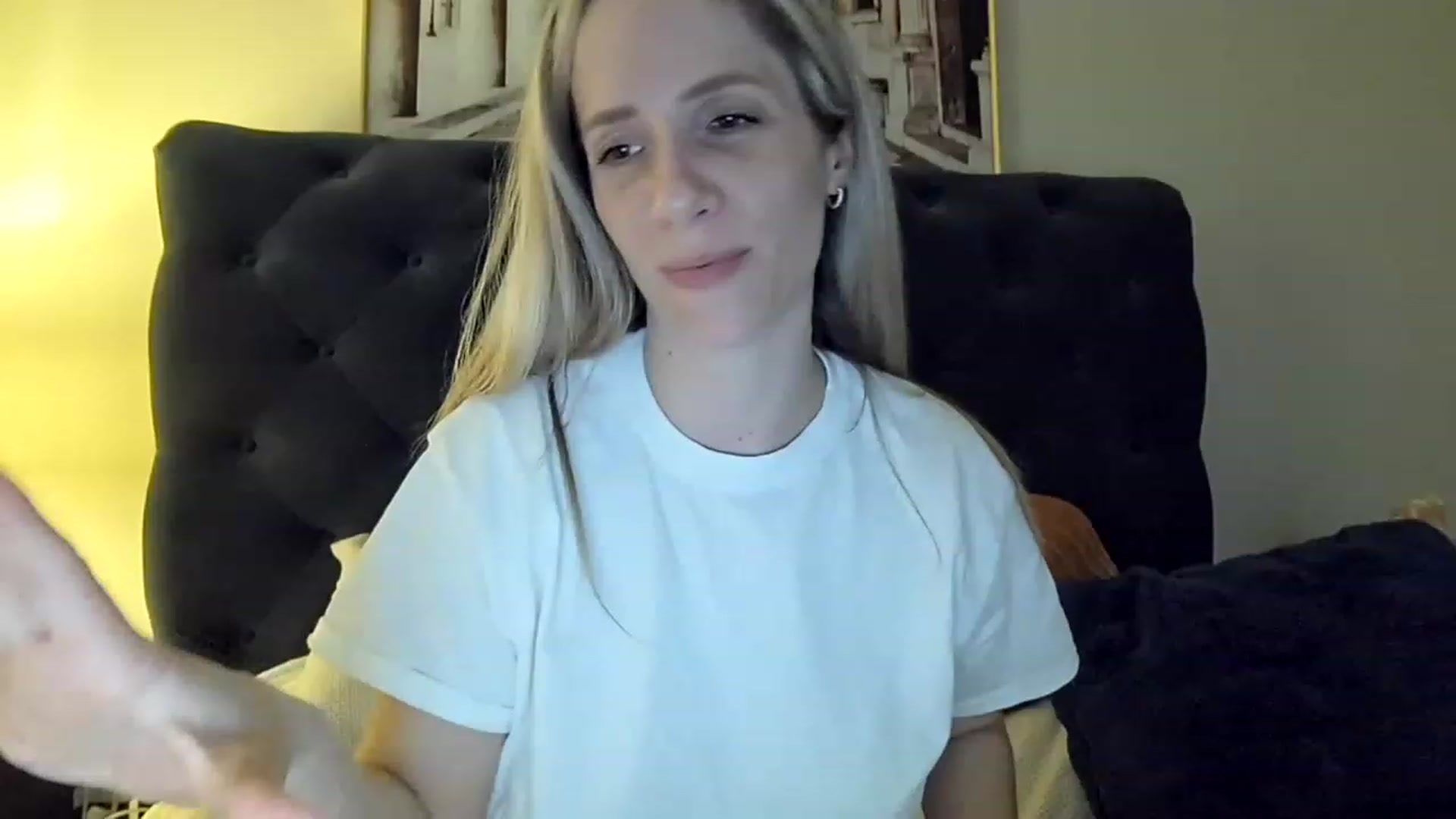 Gallery image thumbnail from Lucylux1's myfreecams stream on, 02/14/2023, 05:17 image 3 of 20