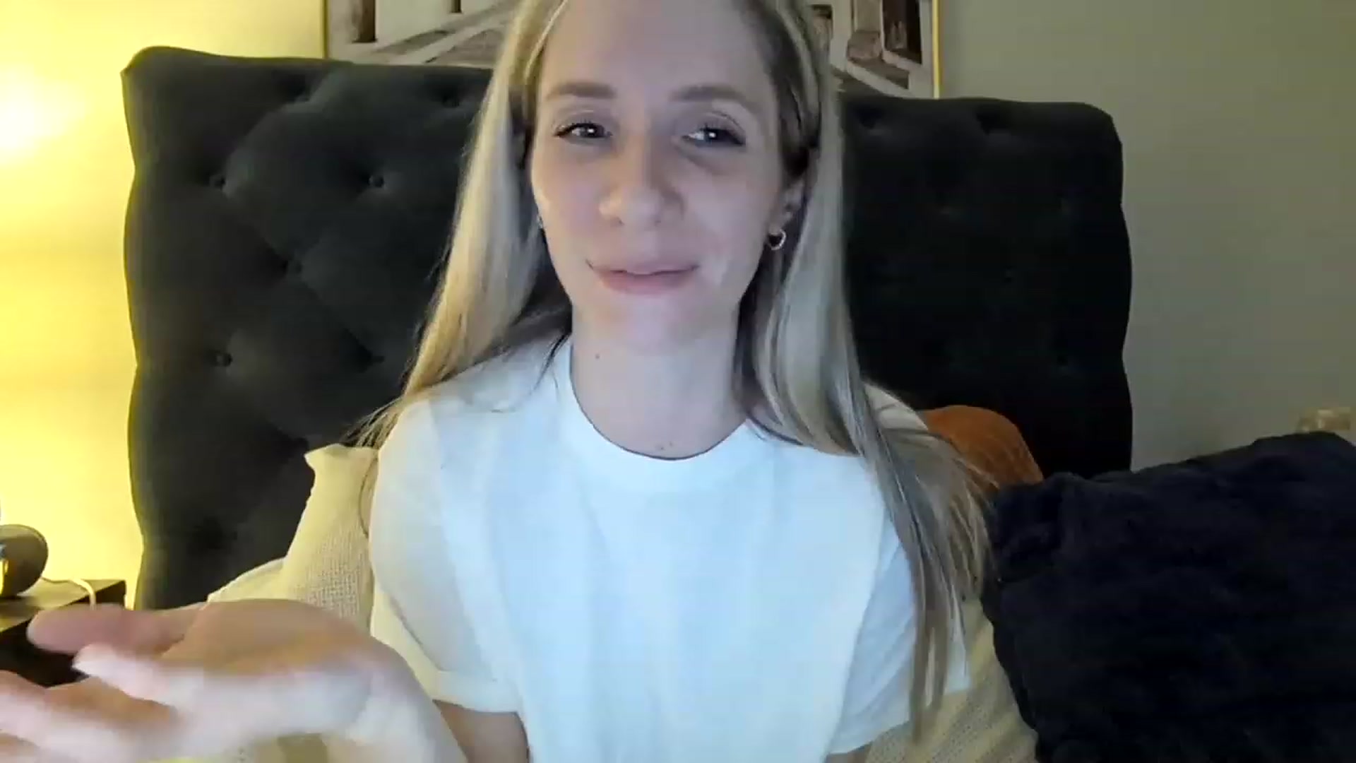 Gallery image thumbnail from Lucylux1's myfreecams stream on, 02/14/2023, 05:17 image 6 of 20