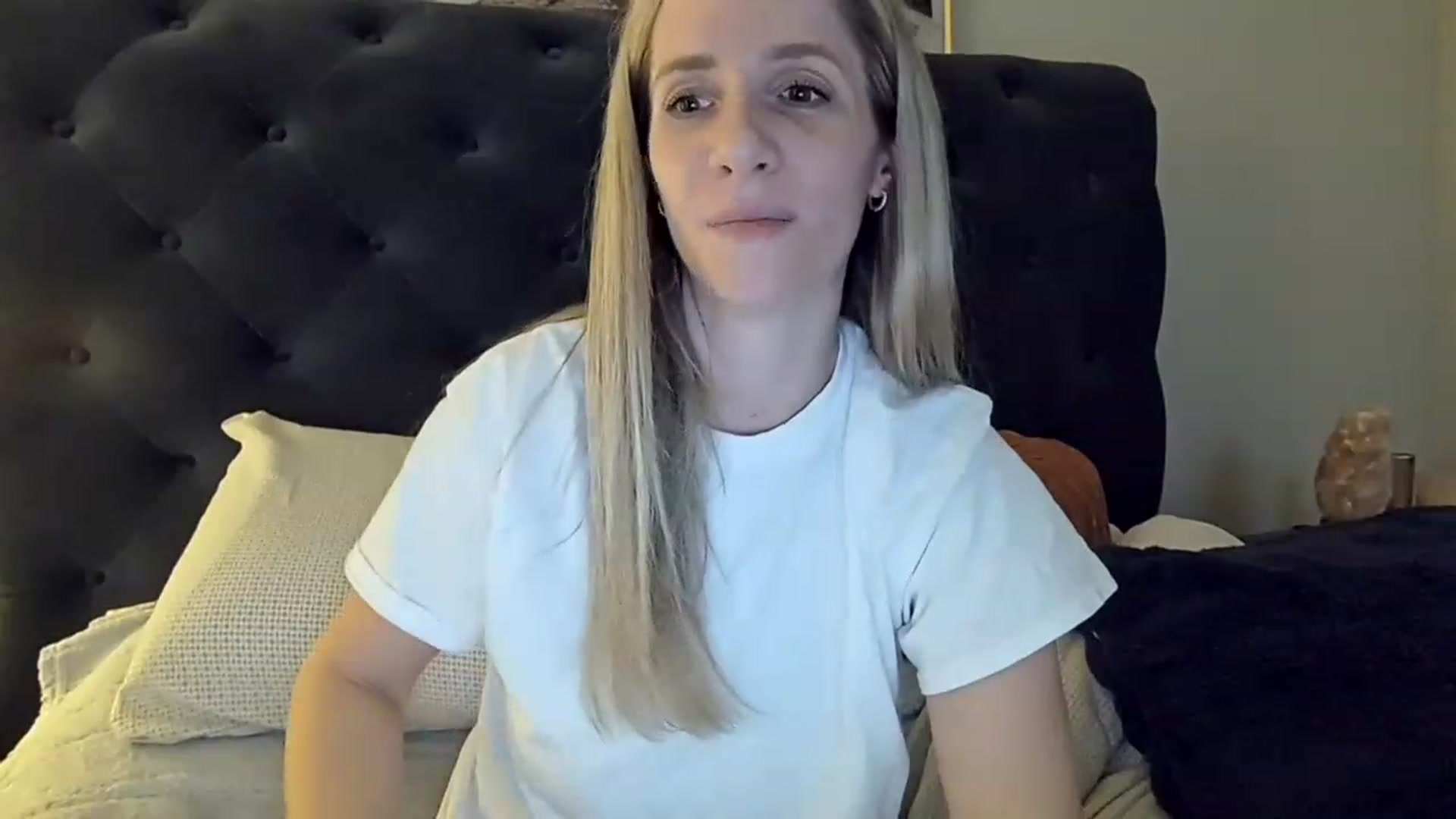 Gallery image thumbnail from Lucylux1's myfreecams stream on, 02/14/2023, 05:17 image 18 of 20