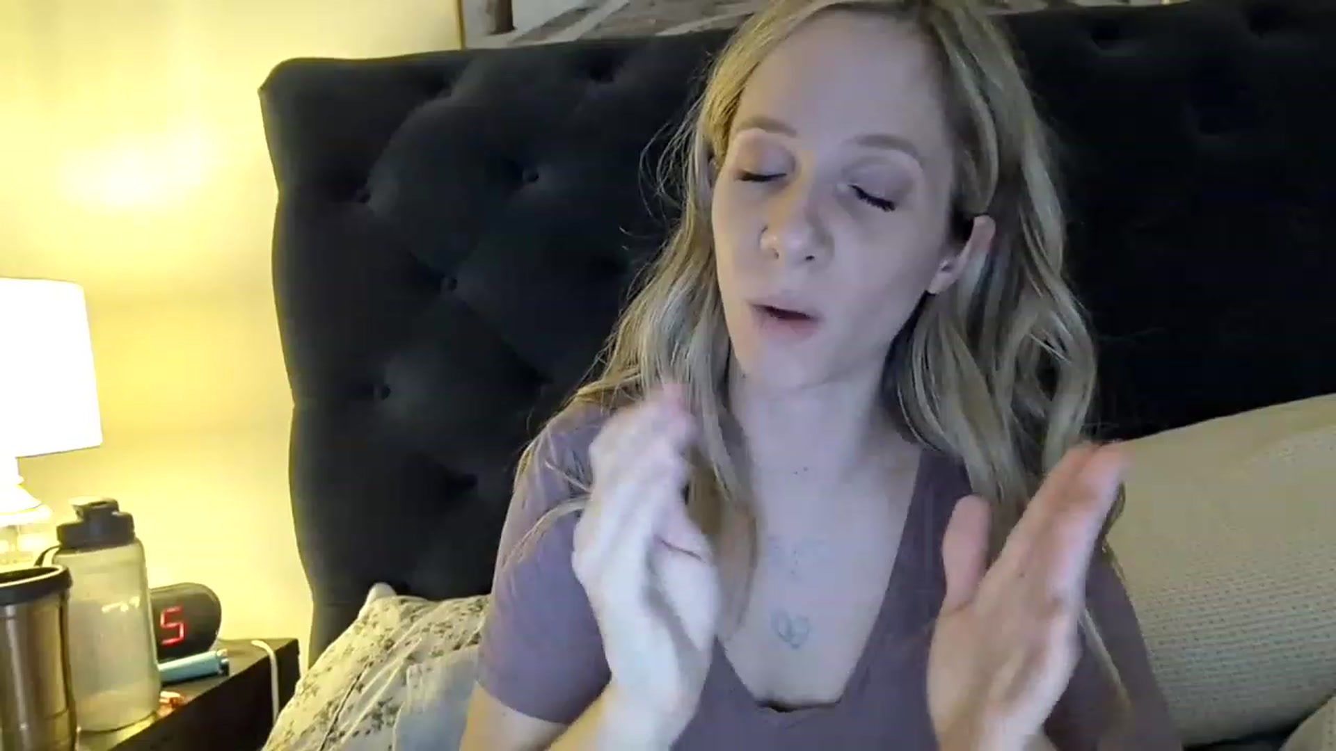 Gallery image thumbnail from Lucylux1's myfreecams stream on, 02/15/2023, 04:09 image 17 of 20