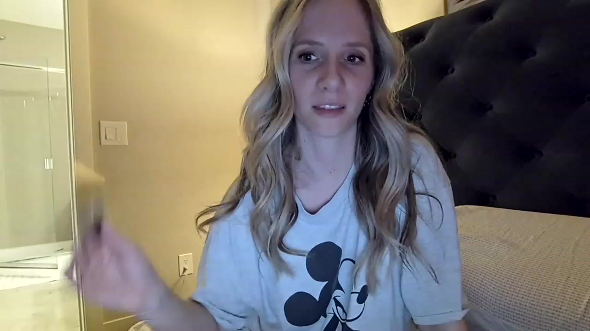 Gallery image thumbnail from Lucylux1's myfreecams stream on, 02/20/2023, 02:45 image 19 of 20
