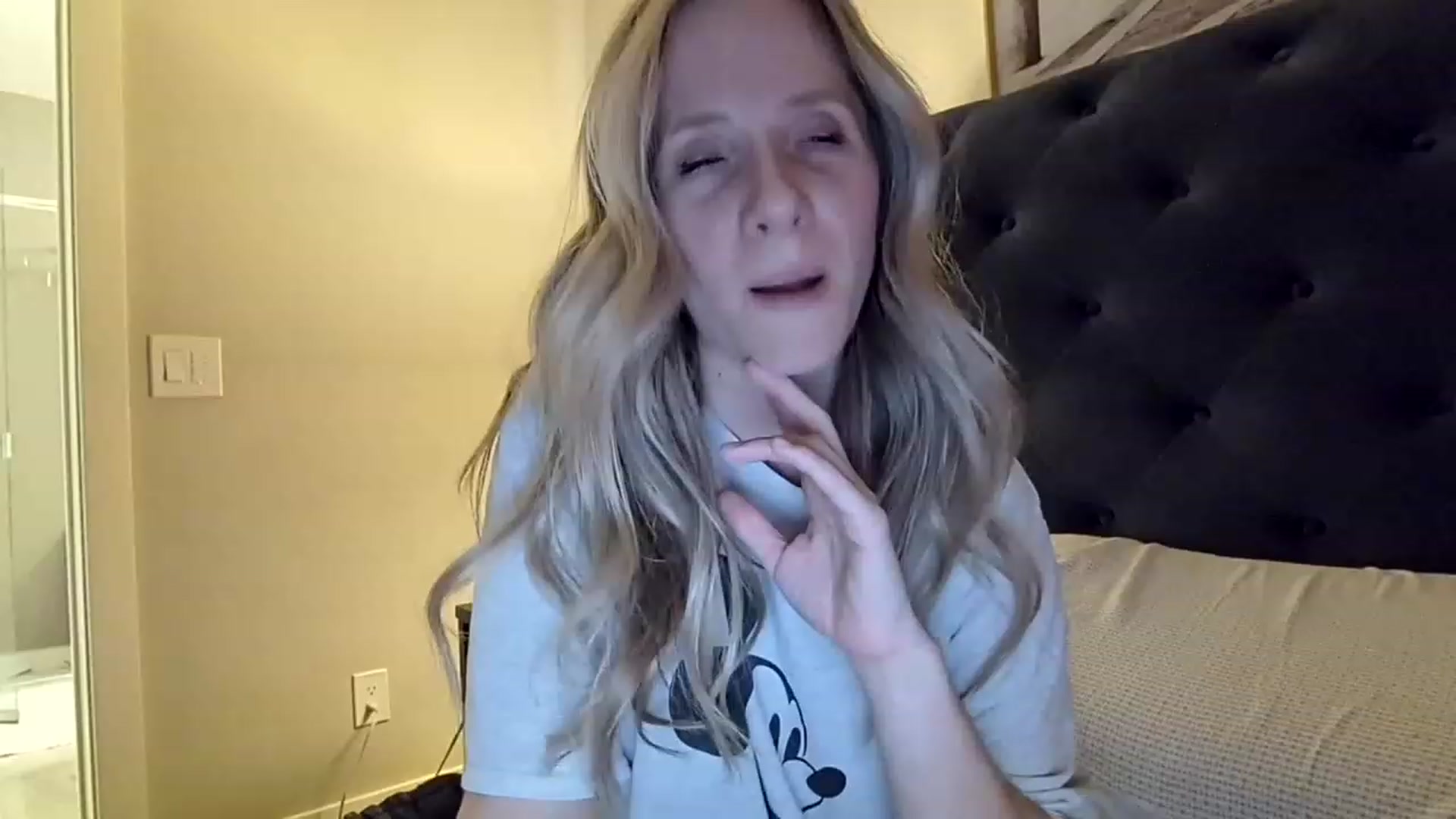 Gallery image thumbnail from Lucylux1's myfreecams stream on, 02/20/2023, 02:45 image 10 of 20