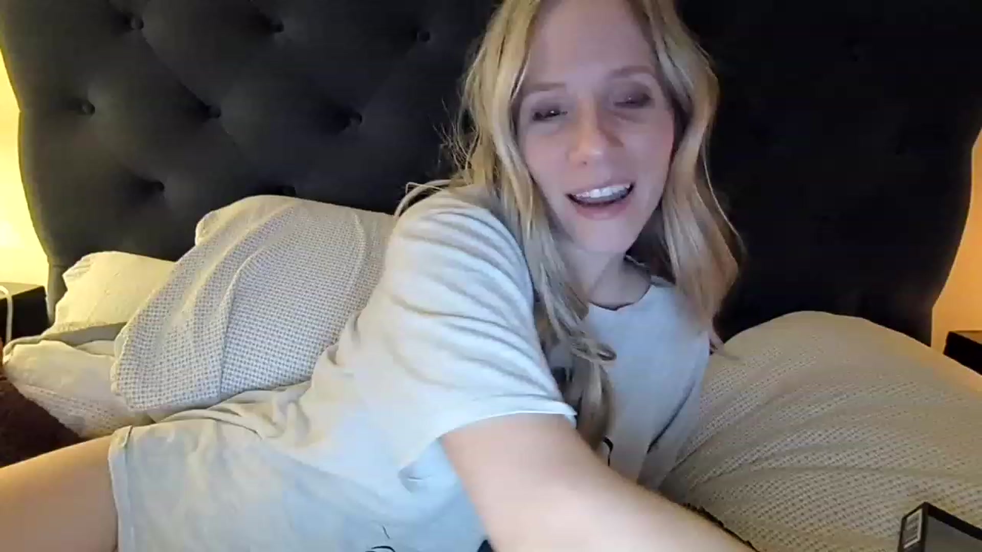Gallery image thumbnail from Lucylux1's myfreecams stream on, 02/20/2023, 02:45 image 4 of 20