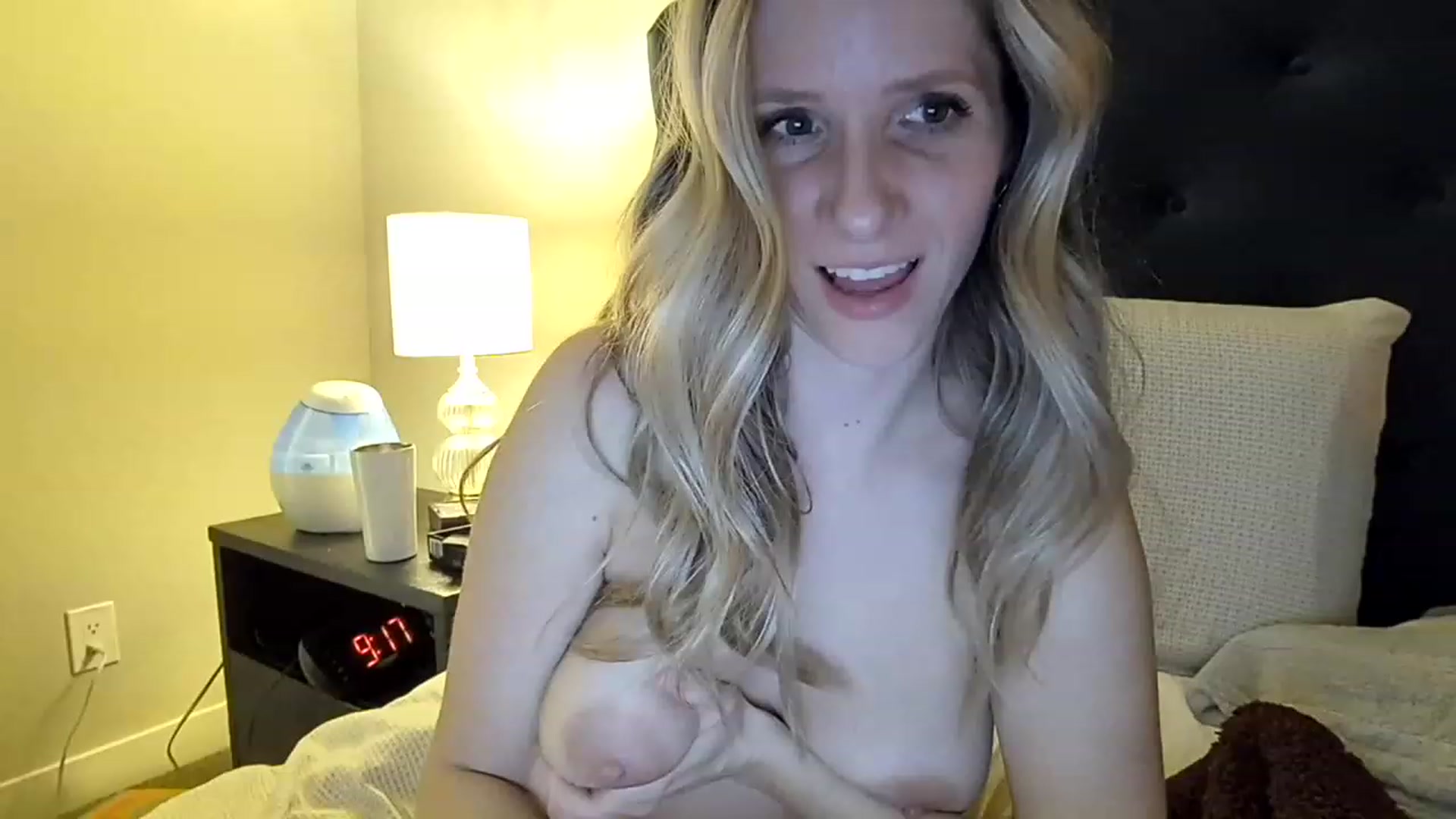 Gallery image thumbnail from Lucylux1's myfreecams stream on, 02/20/2023, 04:36 image 16 of 20