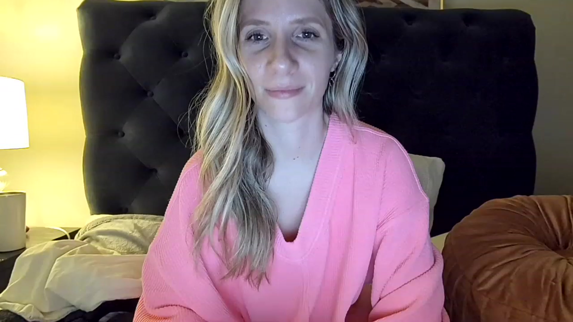 Gallery image thumbnail from Lucylux1's myfreecams stream on, 02/21/2023, 04:20 image 11 of 20