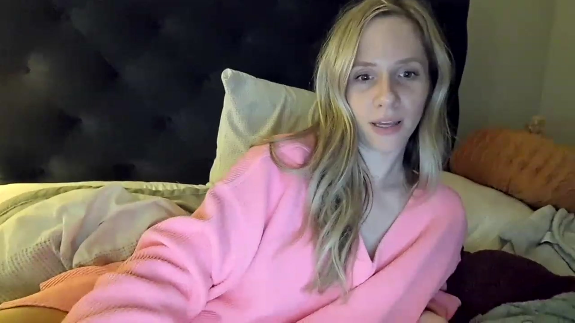 Gallery image thumbnail from Lucylux1's myfreecams stream on, 02/21/2023, 04:20 image 18 of 20