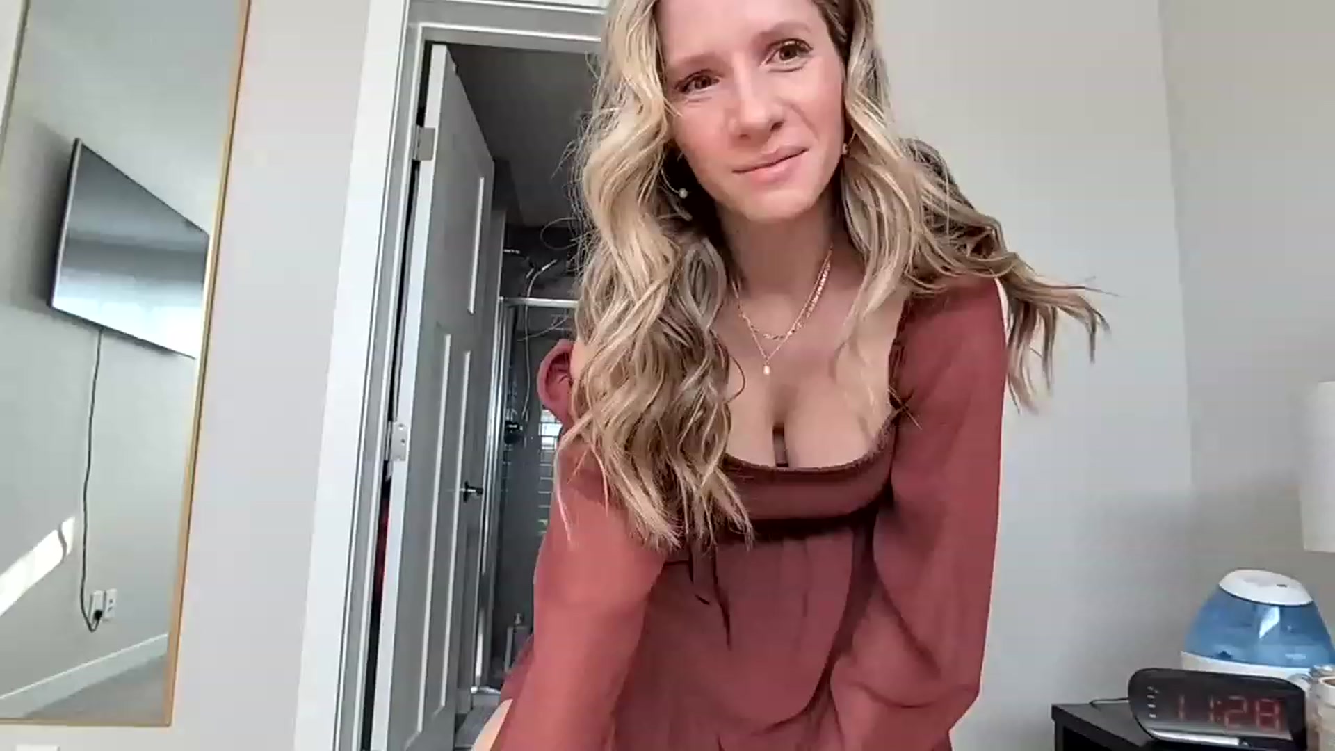 Gallery image thumbnail from Lucylux1's myfreecams stream on, 02/24/2023, 20:01 image 7 of 20
