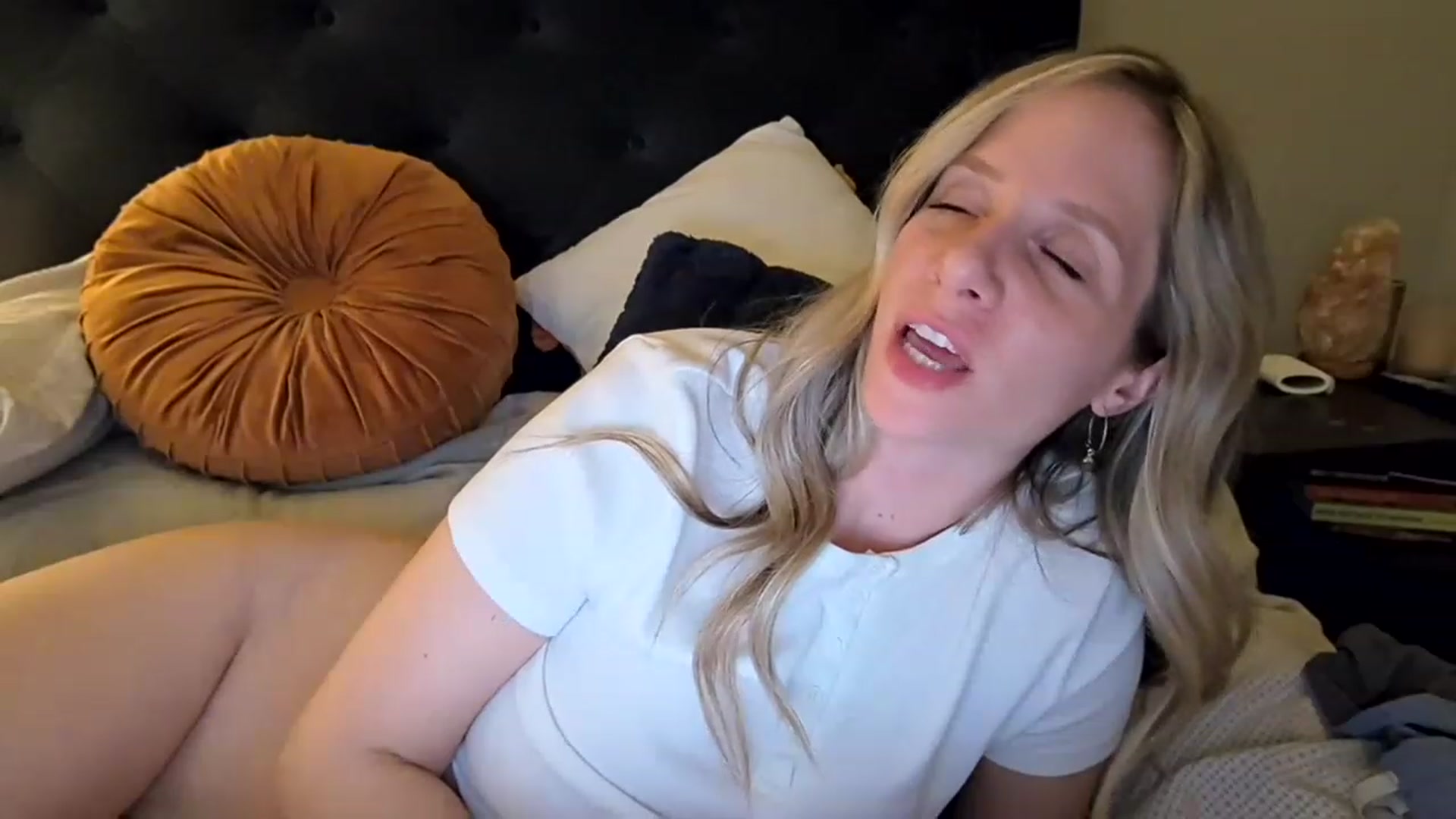 Gallery image thumbnail from Lucylux1's myfreecams stream on, 02/27/2023, 04:15 image 19 of 20