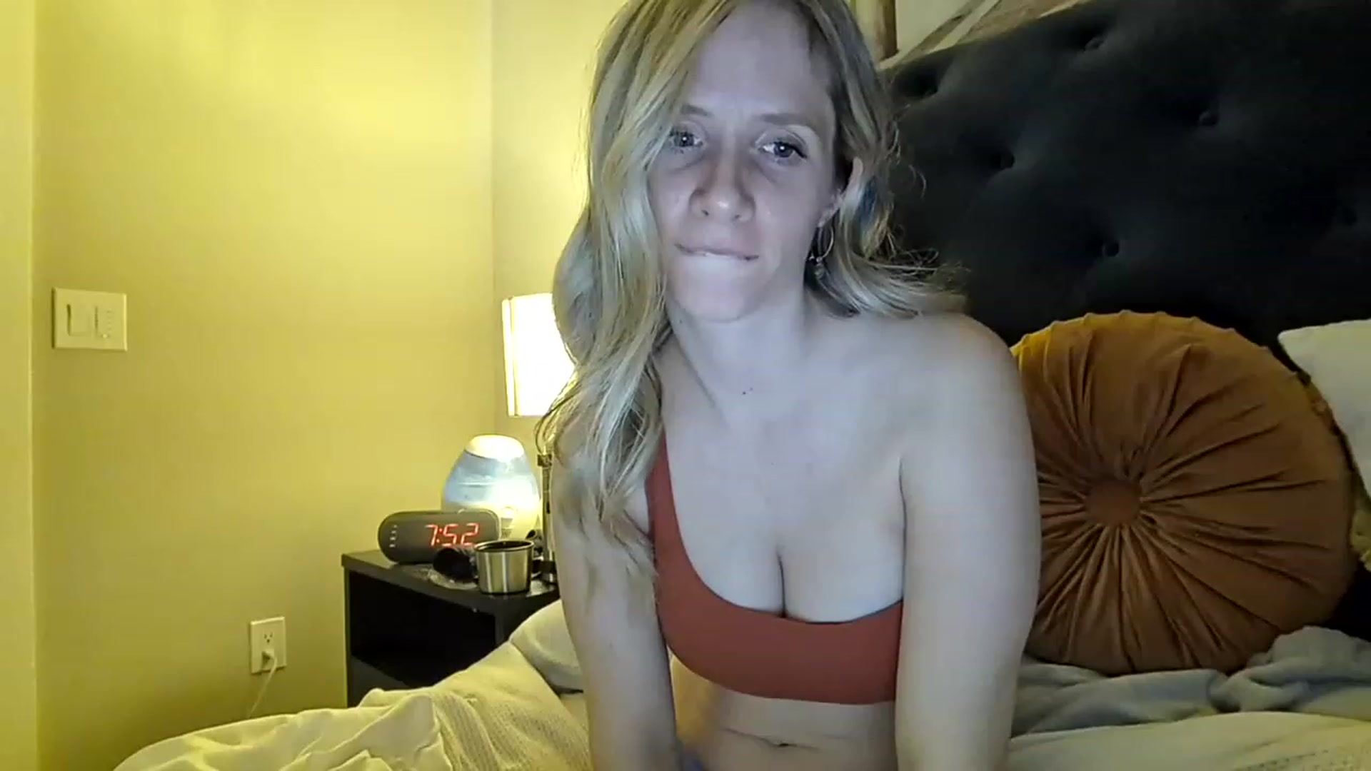 Gallery image thumbnail from Lucylux1's myfreecams stream on, 02/27/2023, 04:15 image 7 of 20