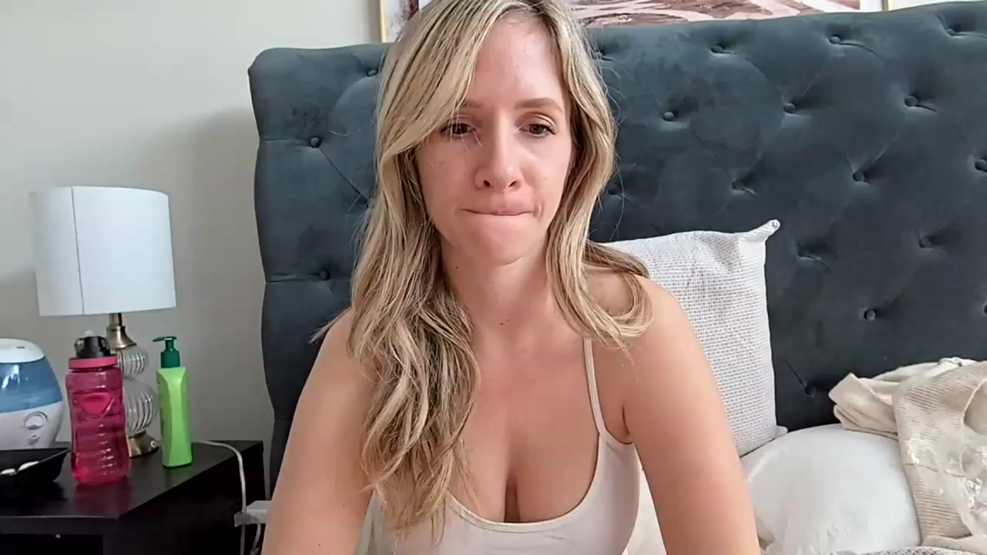 Gallery image thumbnail from Lucylux1's myfreecams stream on, 02/27/2023, 23:29 image 15 of 20
