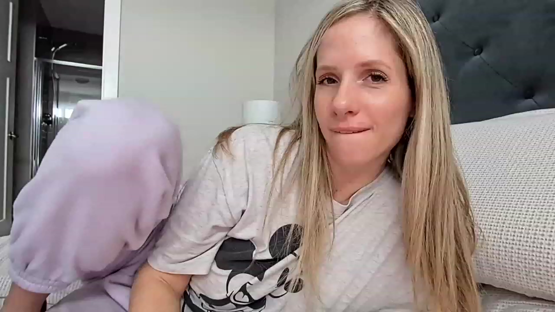 Gallery image thumbnail from Lucylux1's myfreecams stream on, 02/28/2023, 20:10 image 5 of 20