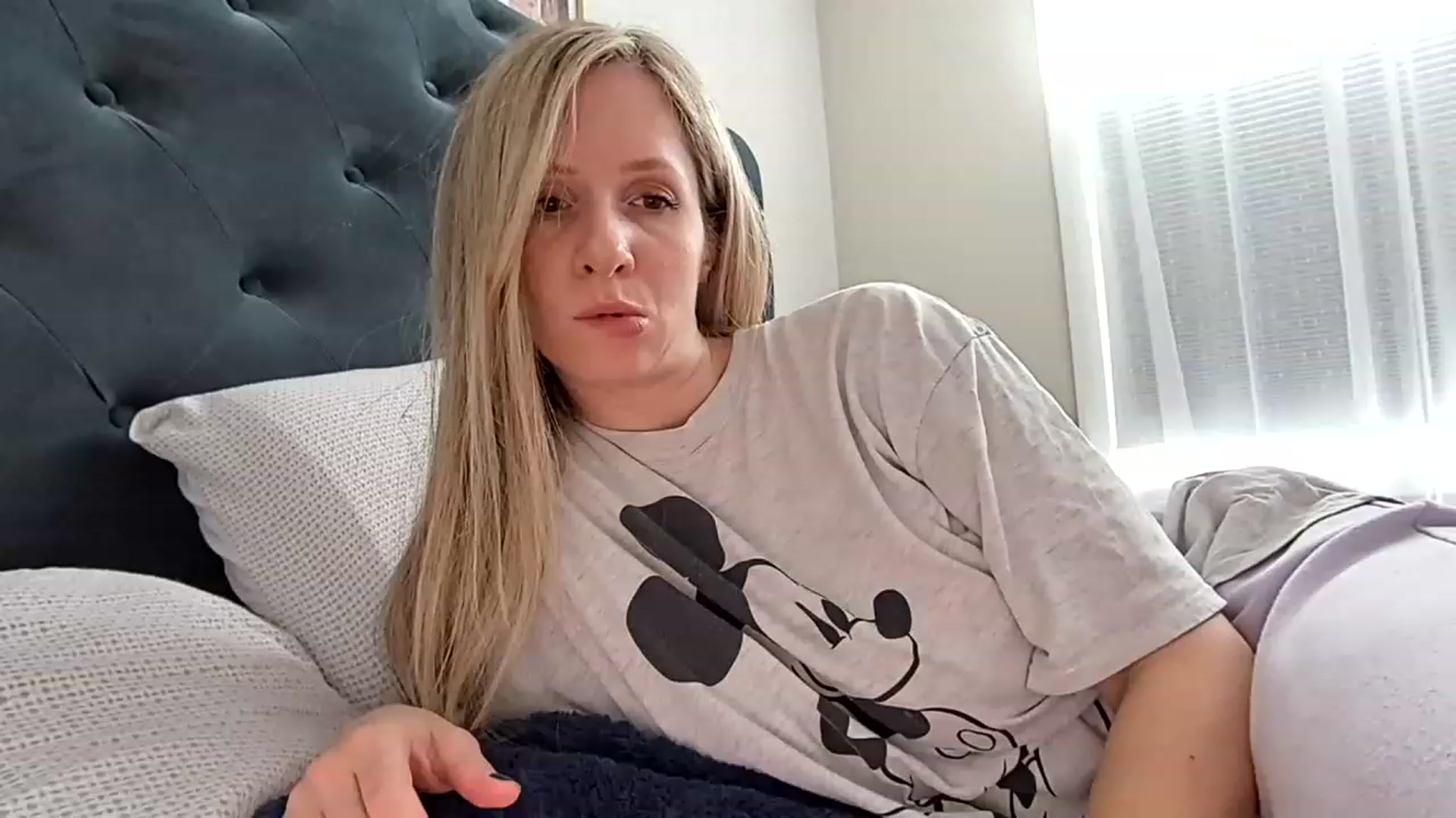 Gallery image thumbnail from Lucylux1's myfreecams stream on, 02/28/2023, 20:10 image 10 of 20