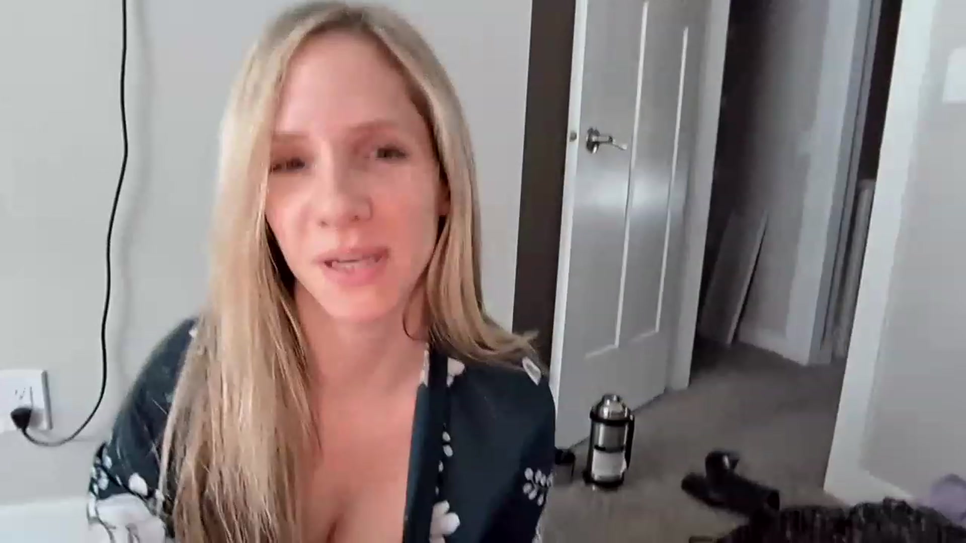 Gallery image thumbnail from Lucylux1's myfreecams stream on, 02/28/2023, 21:17 image 4 of 20
