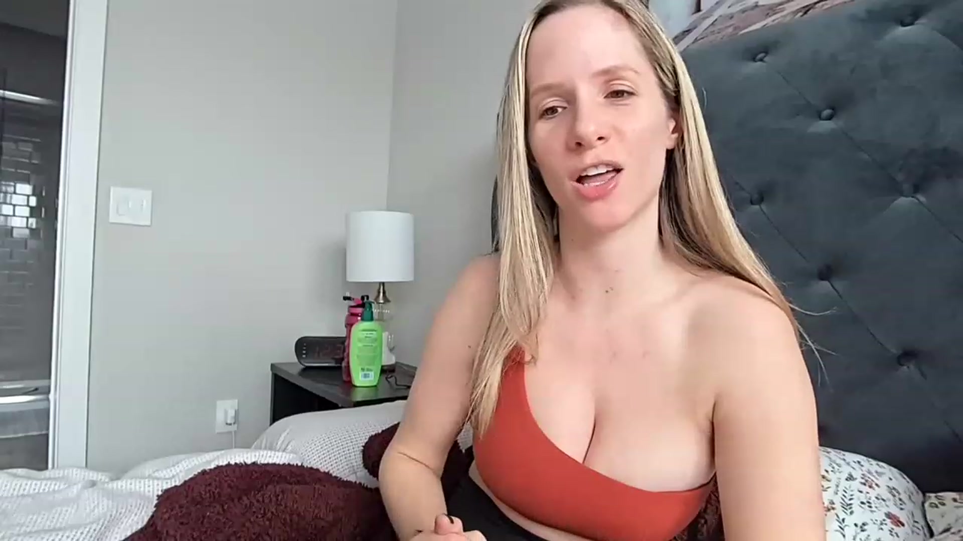 Gallery image thumbnail from Lucylux1's myfreecams stream on, 03/03/2023, 20:12 image 13 of 20