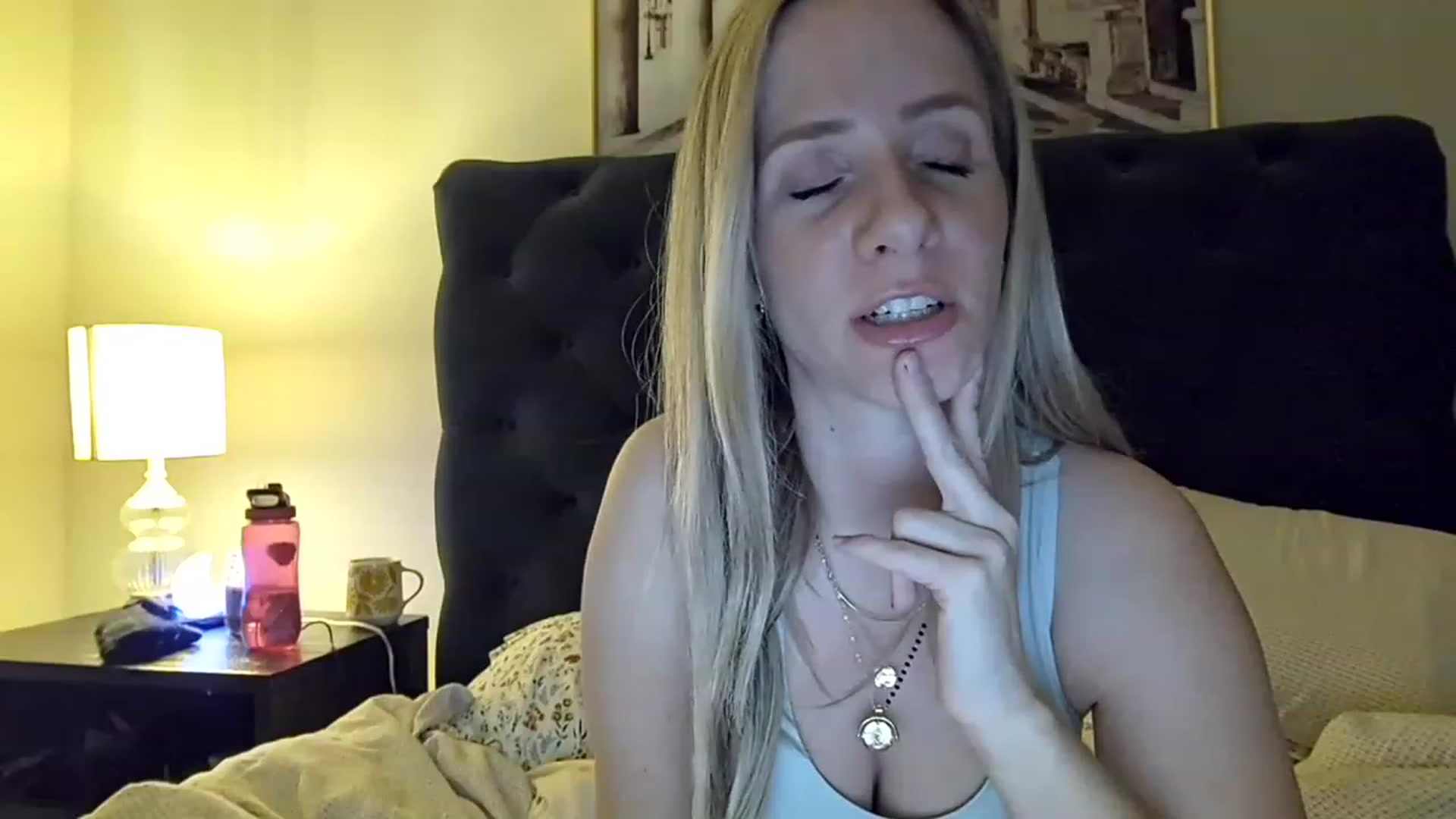 Gallery image thumbnail from Lucylux1's myfreecams stream on, 03/06/2023, 03:56 image 5 of 20