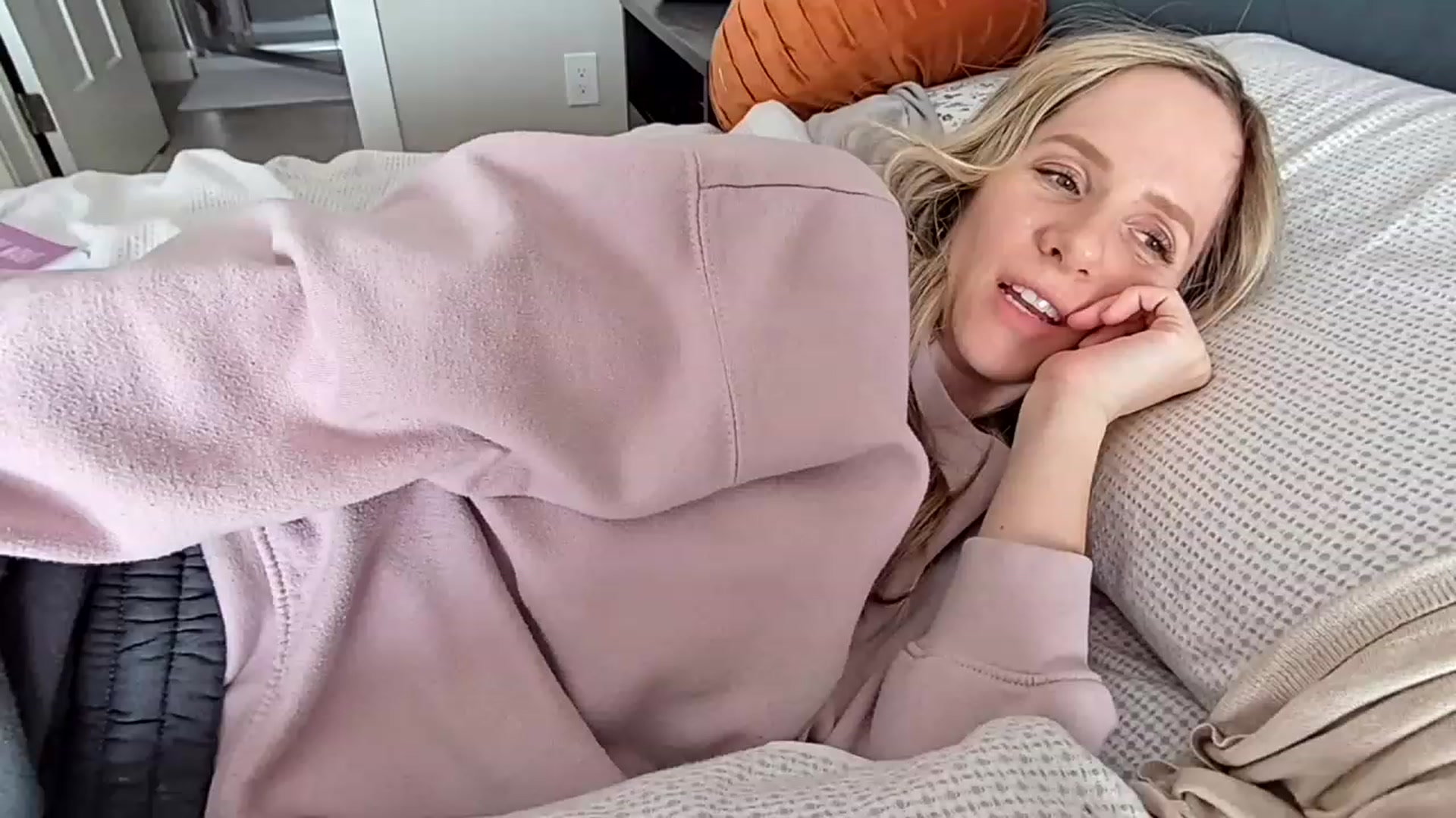 Gallery image thumbnail from Lucylux1's myfreecams stream on, 03/09/2023, 20:15 image 1 of 20