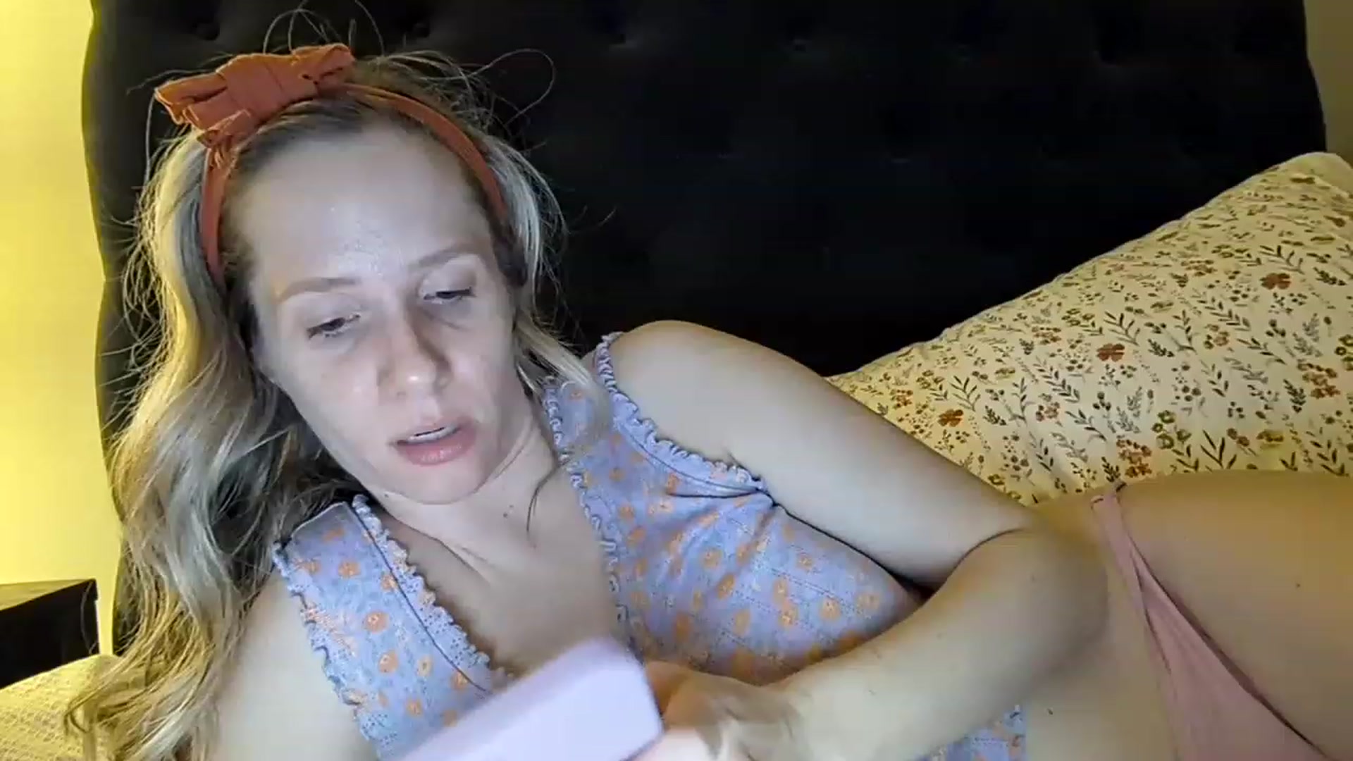 Gallery image thumbnail from Lucylux1's myfreecams stream on, 03/28/2023, 04:08 image 15 of 20