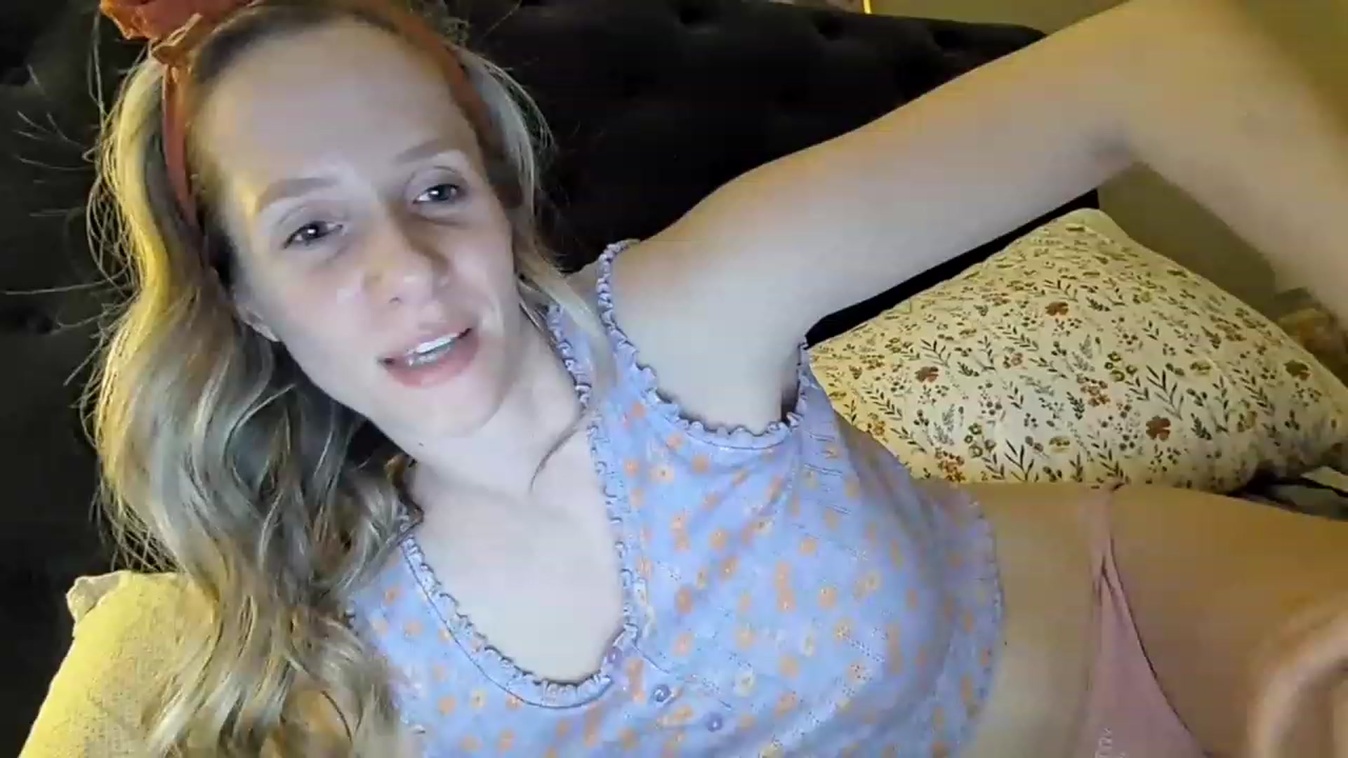 Gallery image thumbnail from Lucylux1's myfreecams stream on, 03/28/2023, 04:08 image 10 of 20