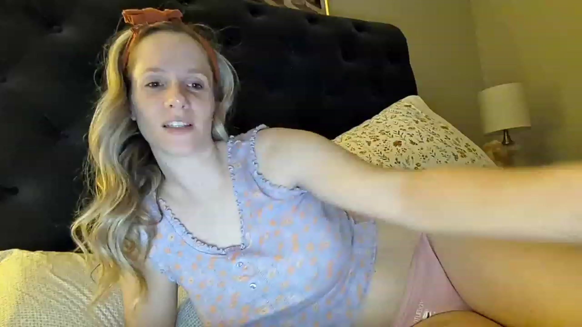 Gallery image thumbnail from Lucylux1's myfreecams stream on, 03/28/2023, 04:08 image 1 of 20