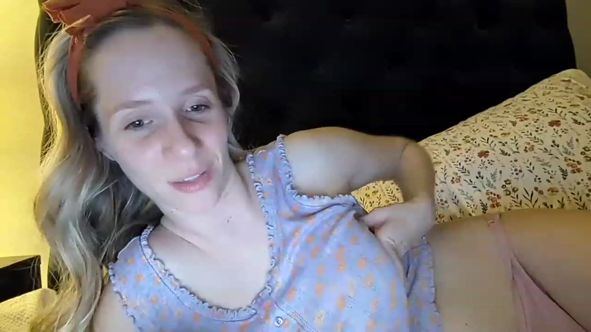 Gallery image thumbnail from Lucylux1's myfreecams stream on, 03/28/2023, 04:08 image 18 of 20