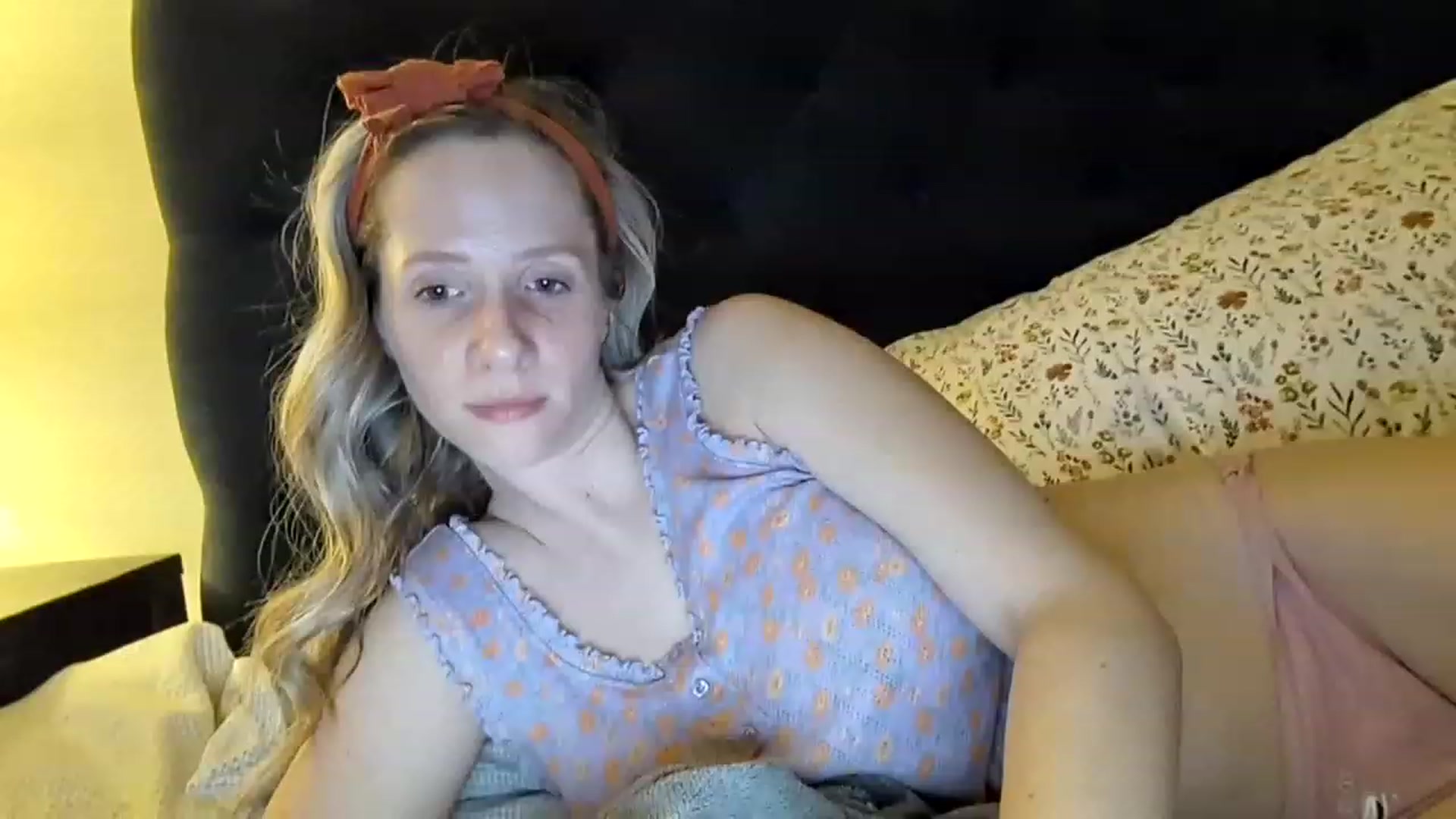 Gallery image thumbnail from Lucylux1's myfreecams stream on, 03/28/2023, 04:08 image 20 of 20