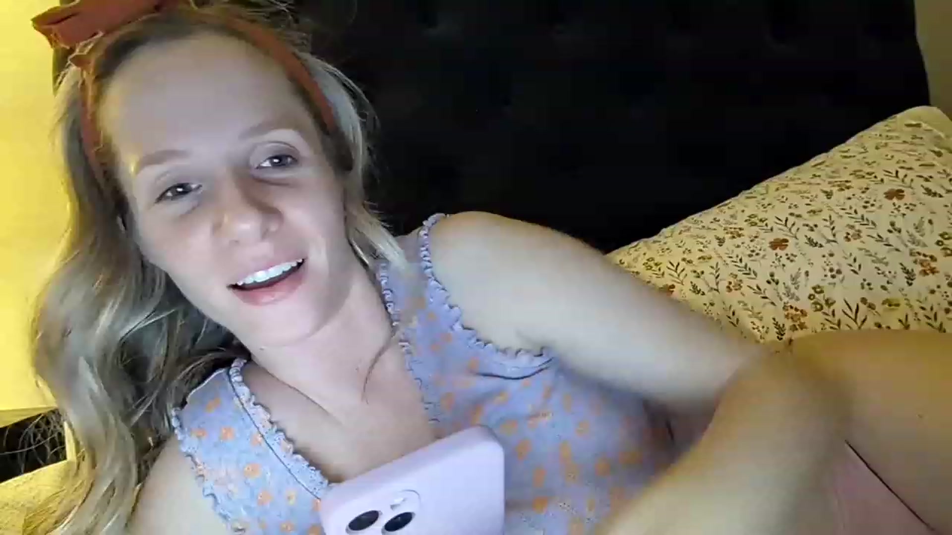 Gallery image thumbnail from Lucylux1's myfreecams stream on, 03/28/2023, 04:08 image 16 of 20