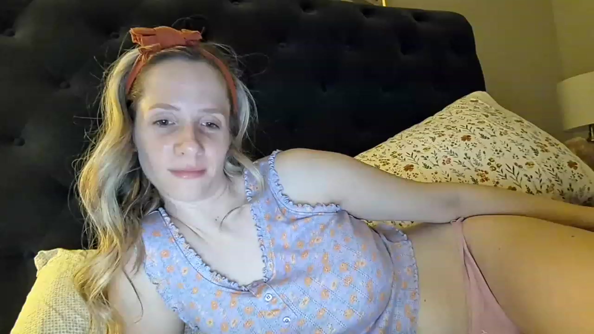 Gallery image thumbnail from Lucylux1's myfreecams stream on, 03/28/2023, 04:08 image 9 of 20