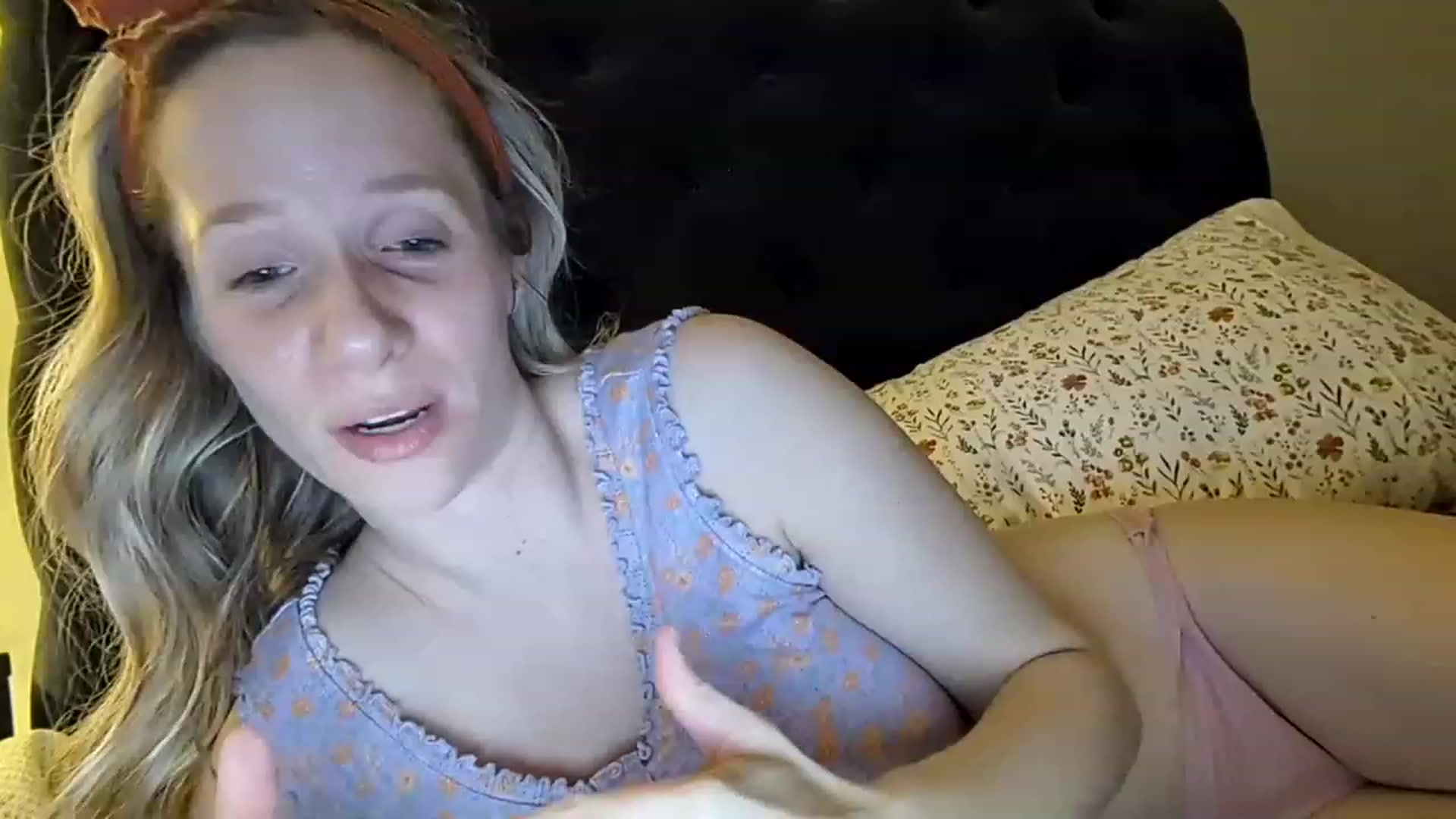 Gallery image thumbnail from Lucylux1's myfreecams stream on, 03/28/2023, 04:08 image 19 of 20