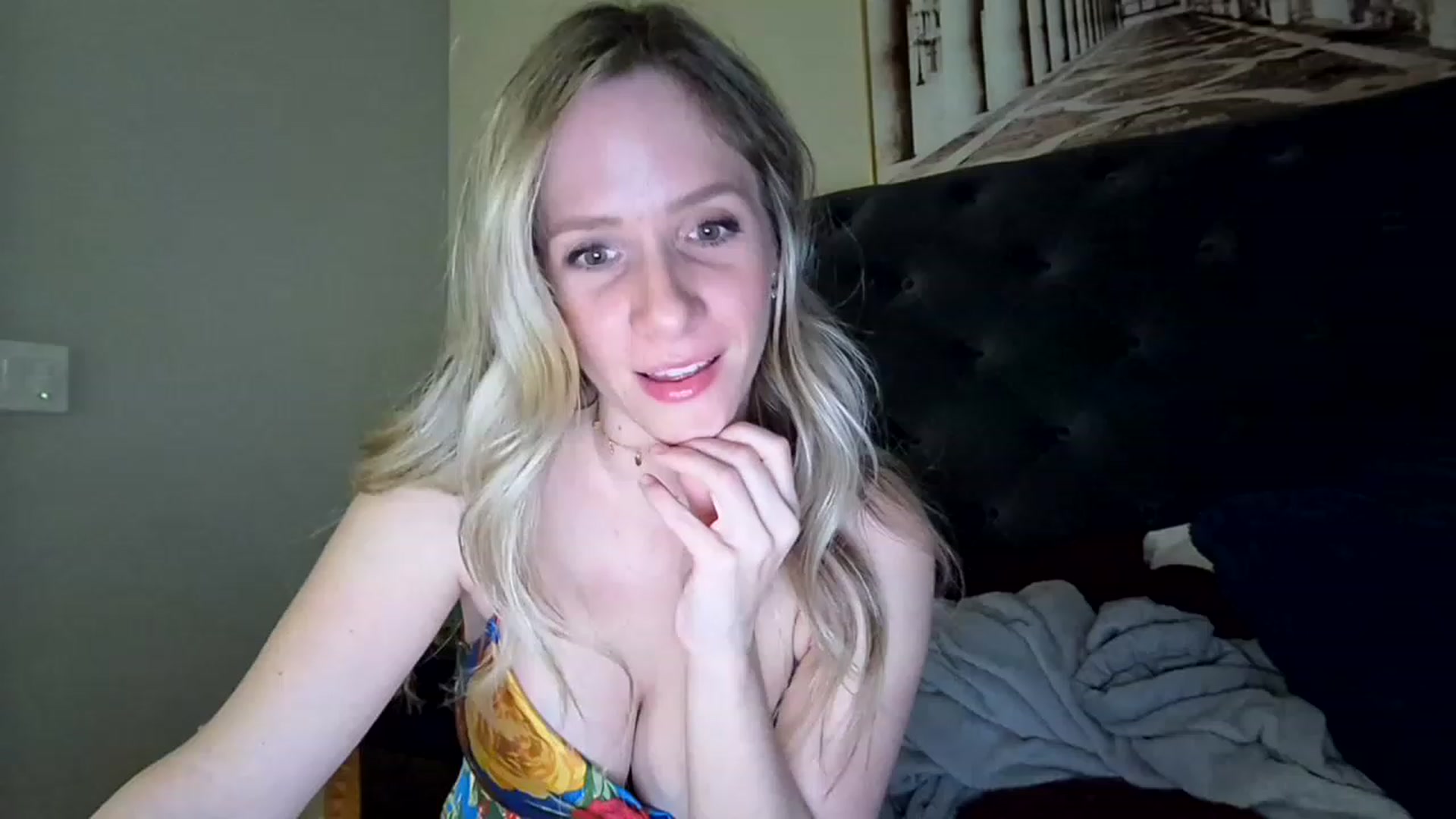Gallery image thumbnail from Lucylux1's myfreecams stream on, 04/02/2023, 03:47 image 7 of 20