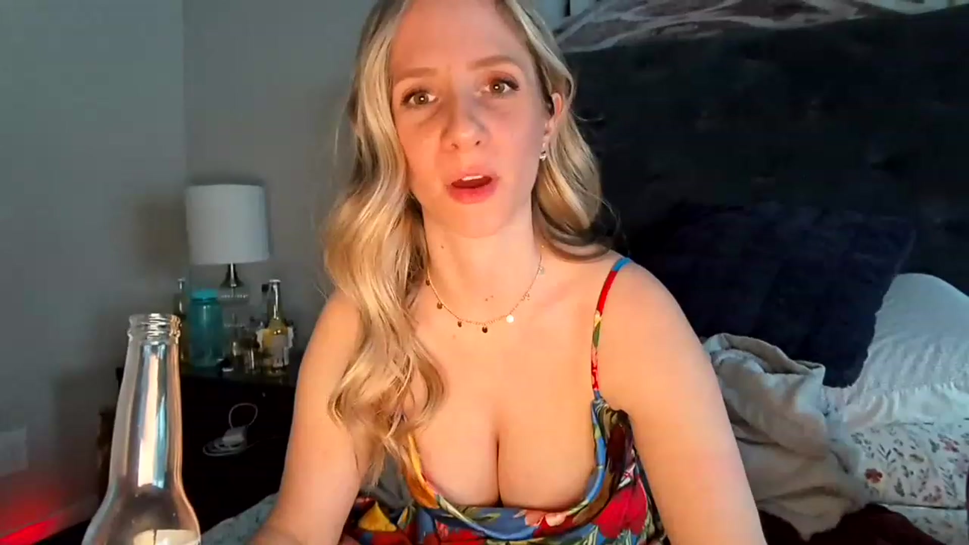 Gallery image thumbnail from Lucylux1's myfreecams stream on, 04/02/2023, 03:47 image 3 of 20