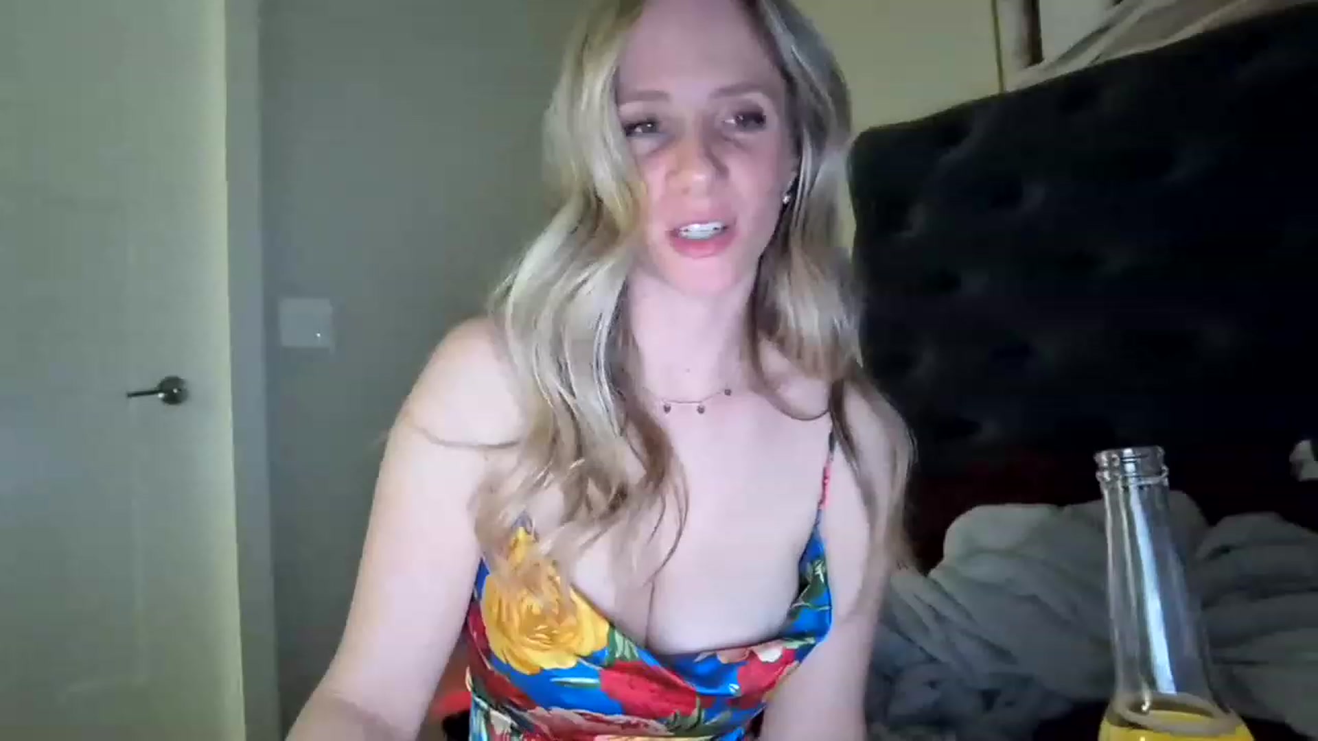 Gallery image thumbnail from Lucylux1's myfreecams stream on, 04/02/2023, 03:47 image 8 of 20