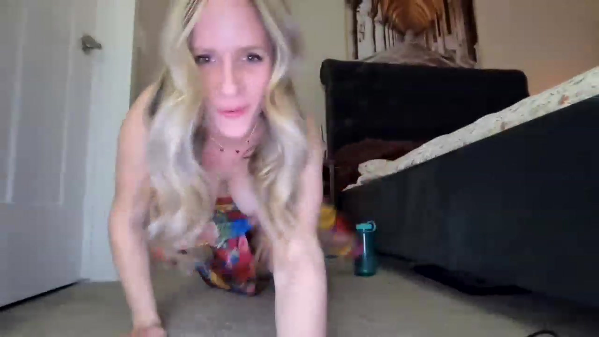 Gallery image thumbnail from Lucylux1's myfreecams stream on, 04/02/2023, 03:47 image 17 of 20
